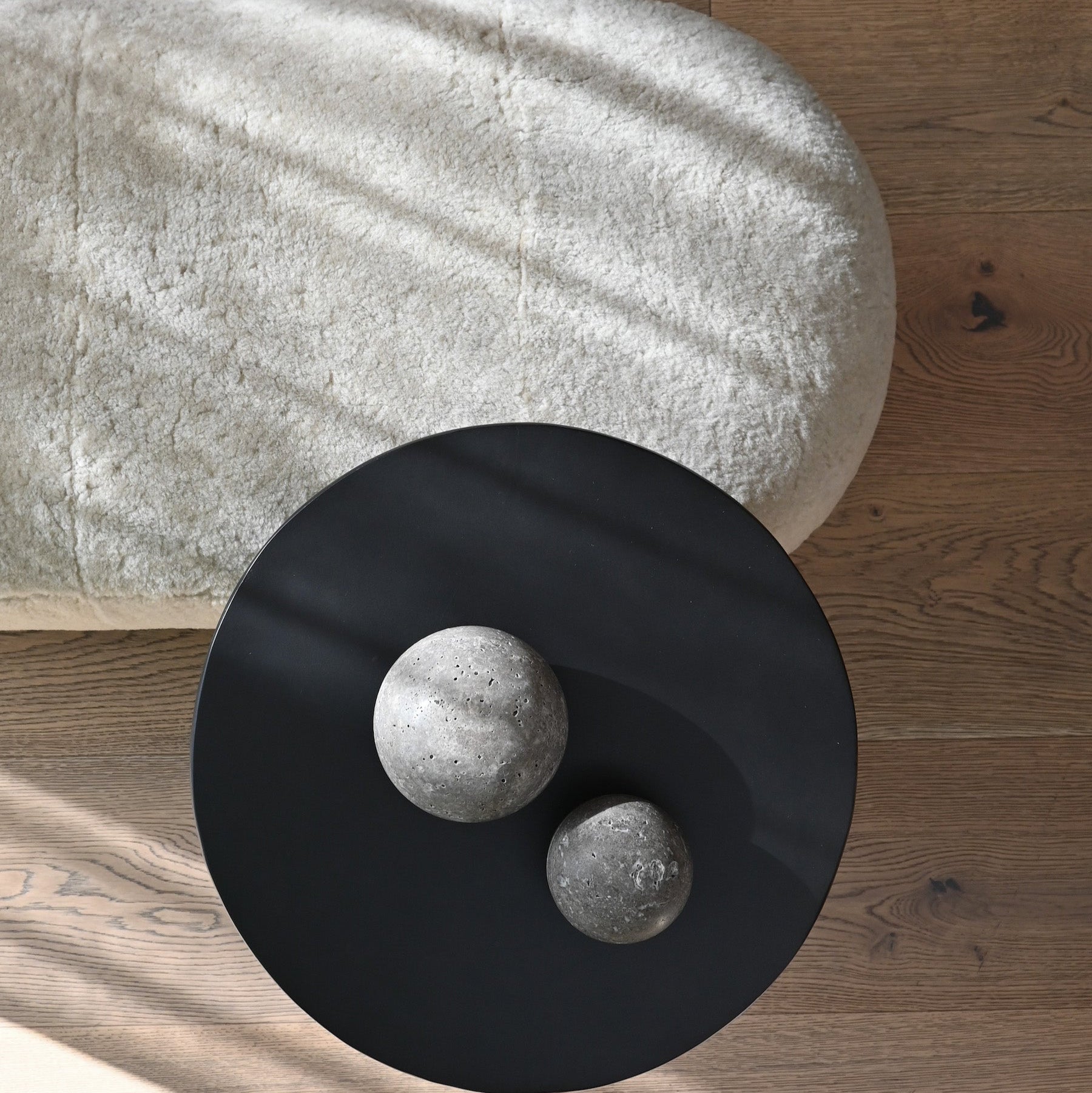 Big Foot Bench - Sandshell Sheepskin