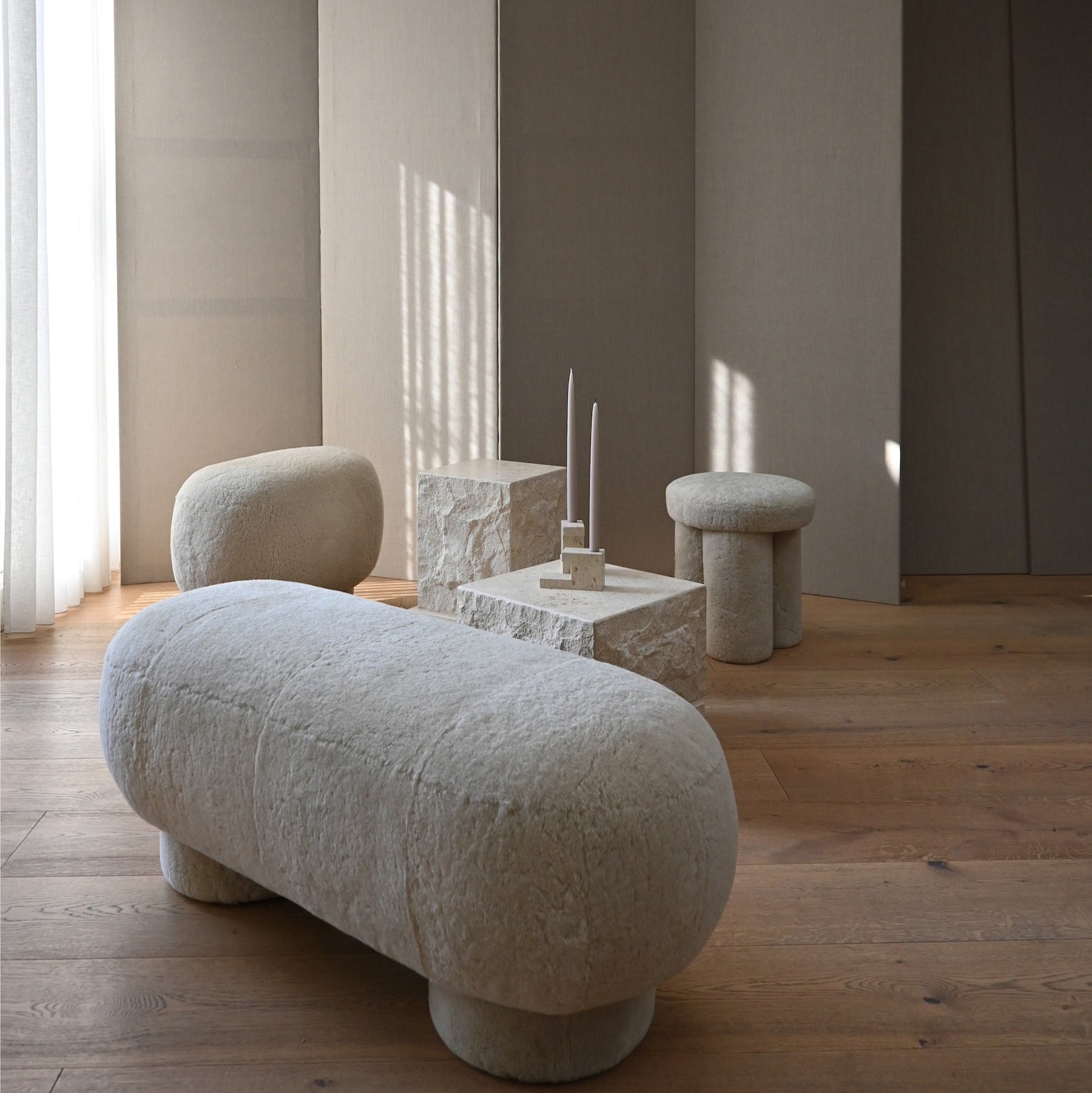 Big Foot Bench - Sandshell Sheepskin