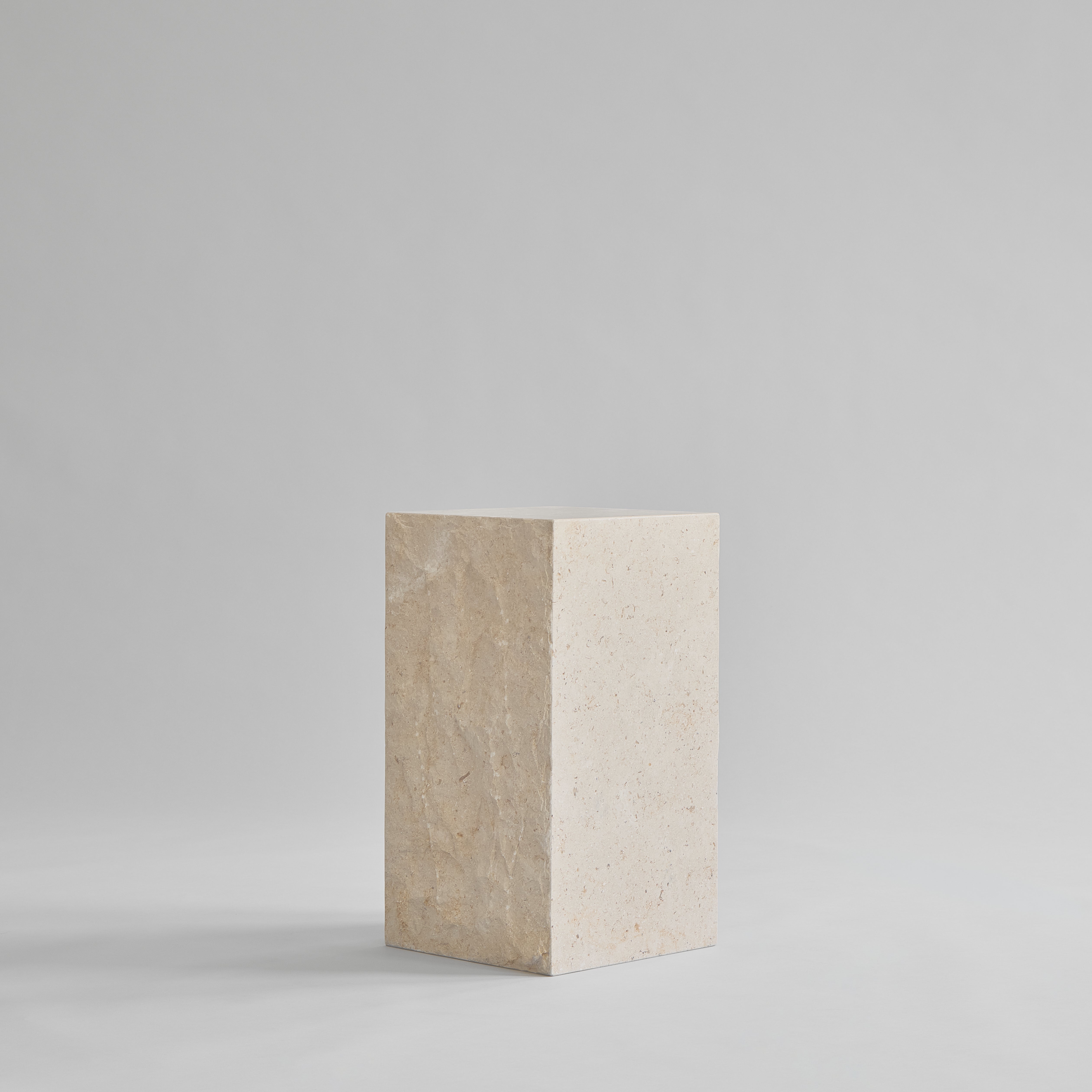 Podium, Medio - Limestone