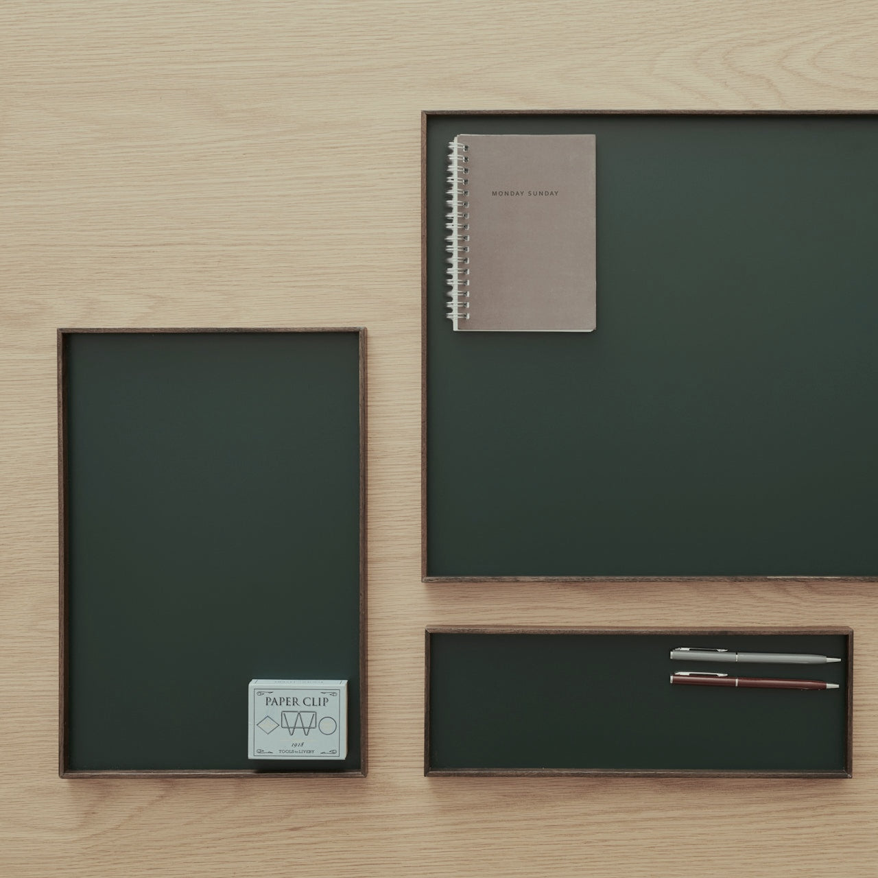 FRAME tray medium, smoked oak/green