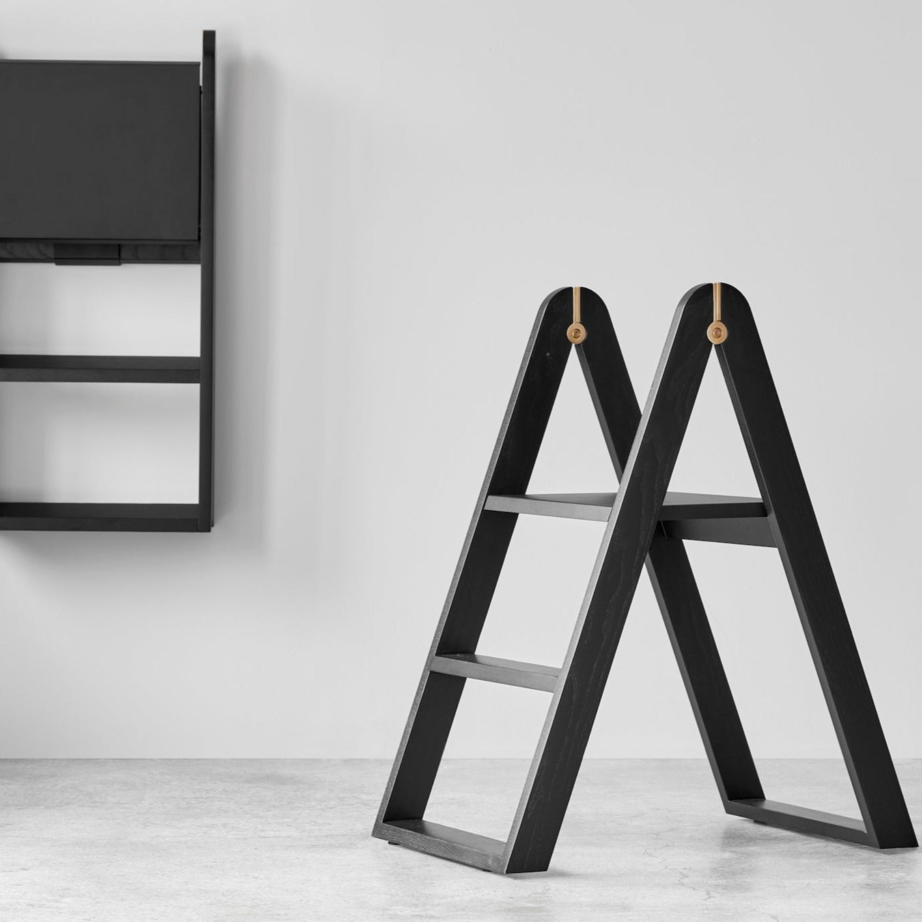 REECH Step Ladder, Black *Pre-order