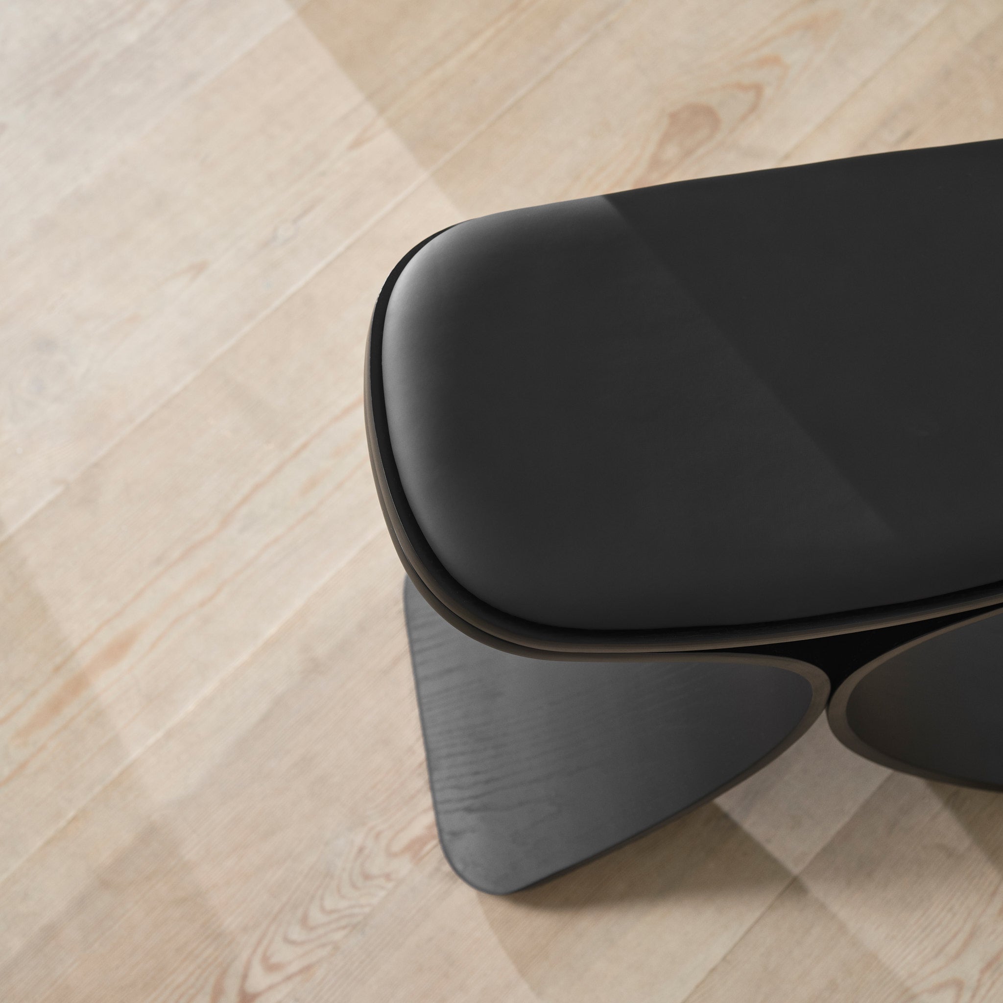 Luno Stool black oak/ black leather