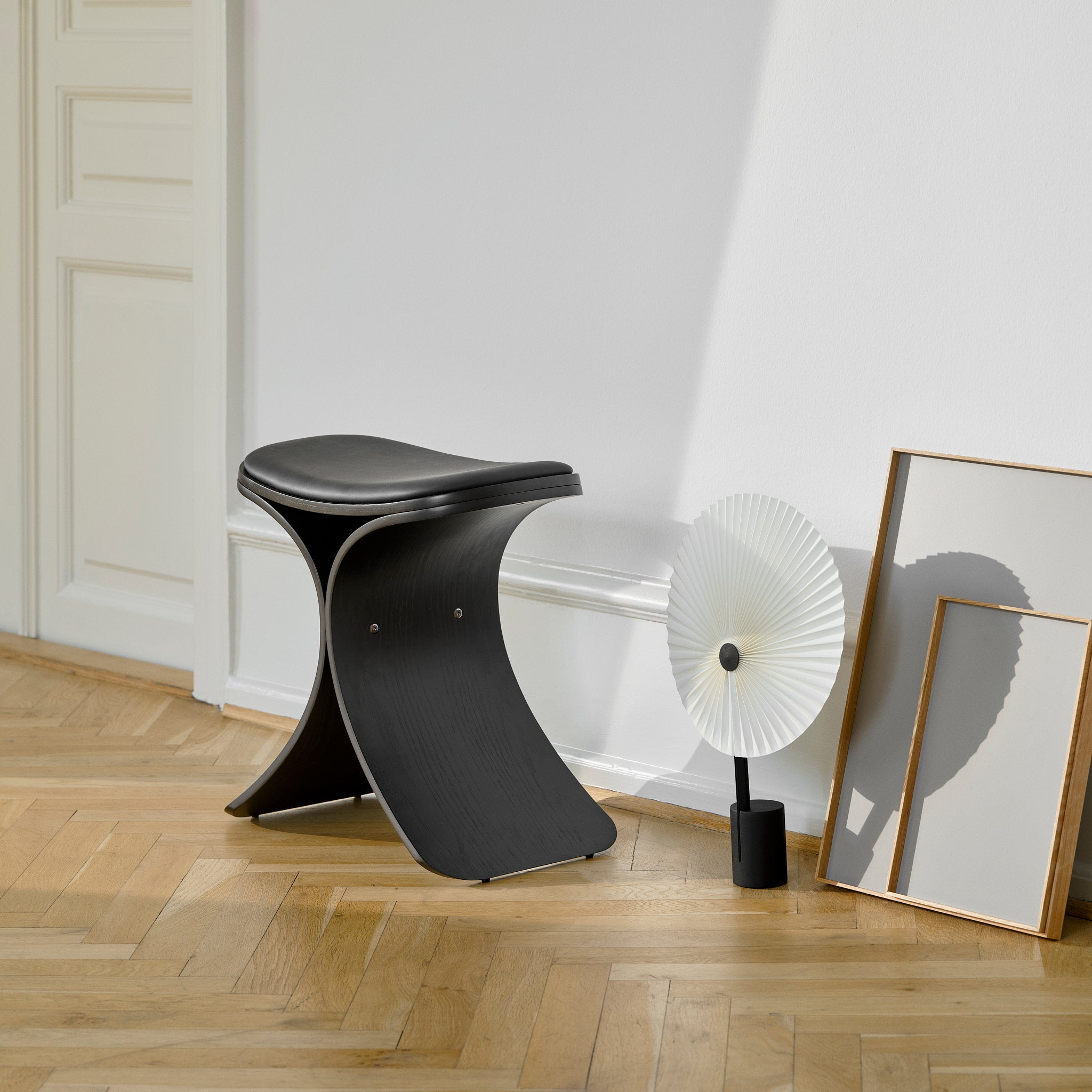 Luno Stool black oak/ black leather