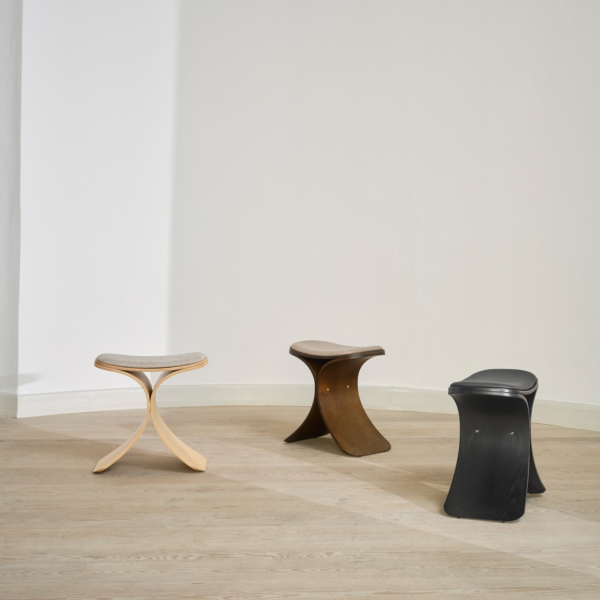 Luno Stool black oak/ black leather