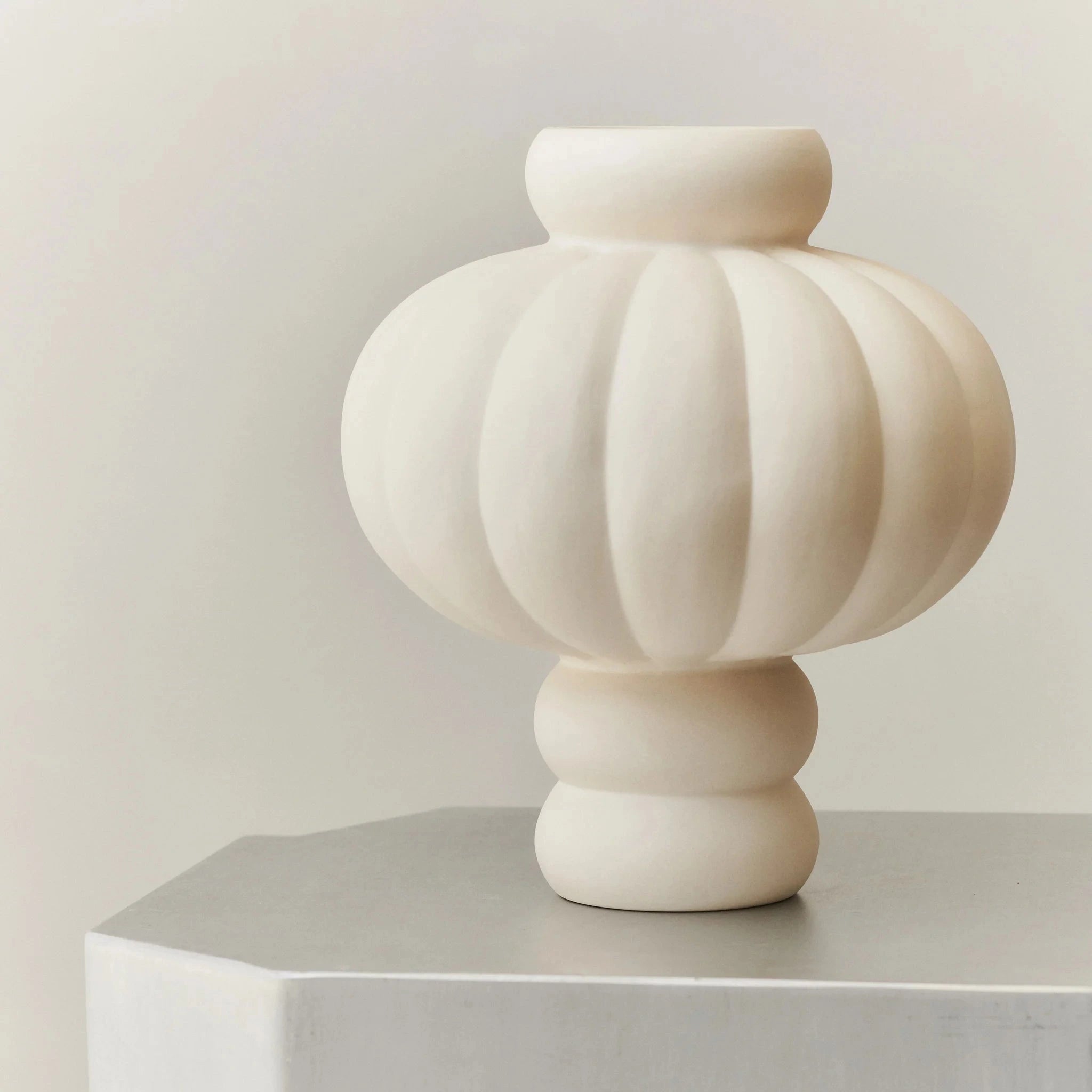 Balloon Vase 08 Raw White