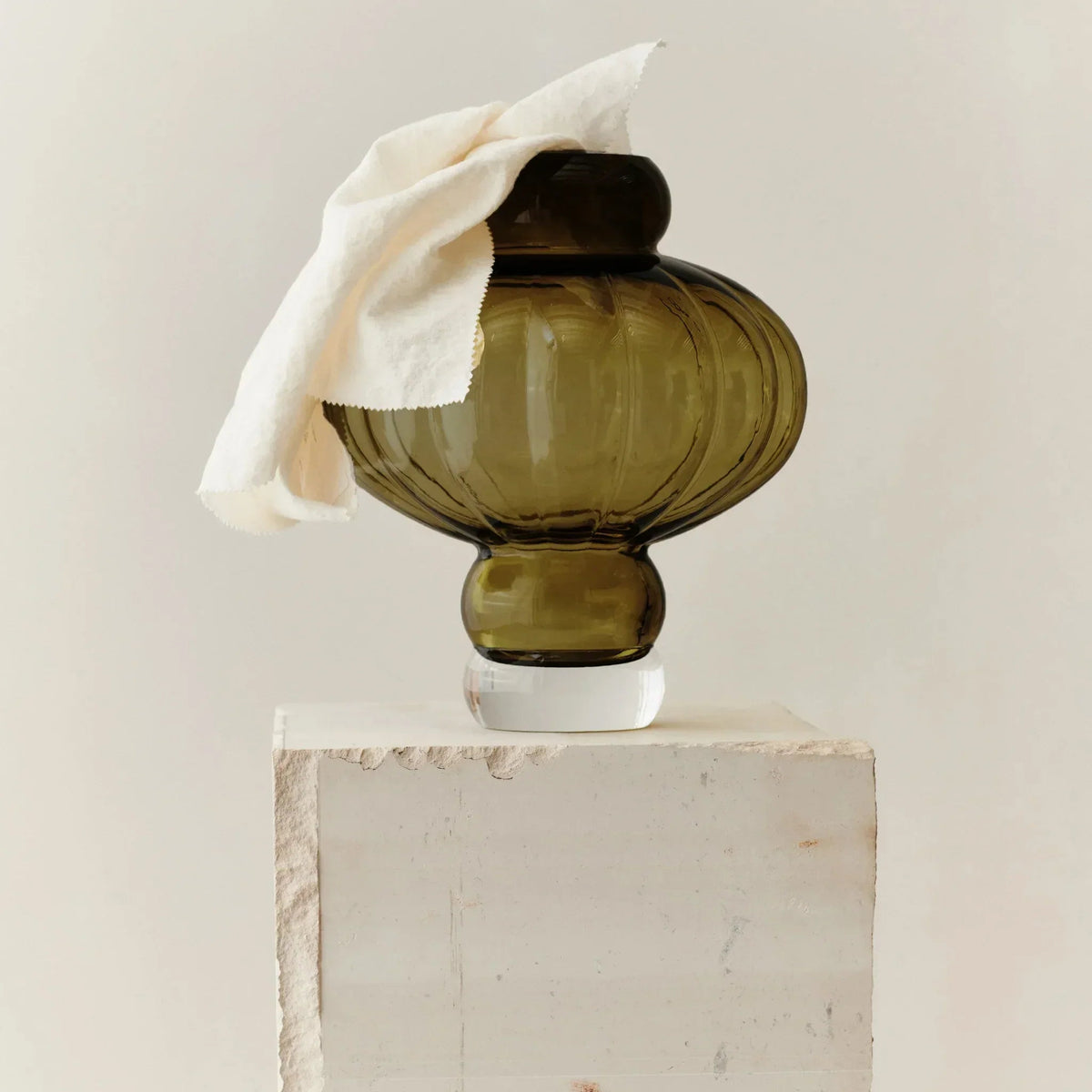 Balloon Vase 03 Olive