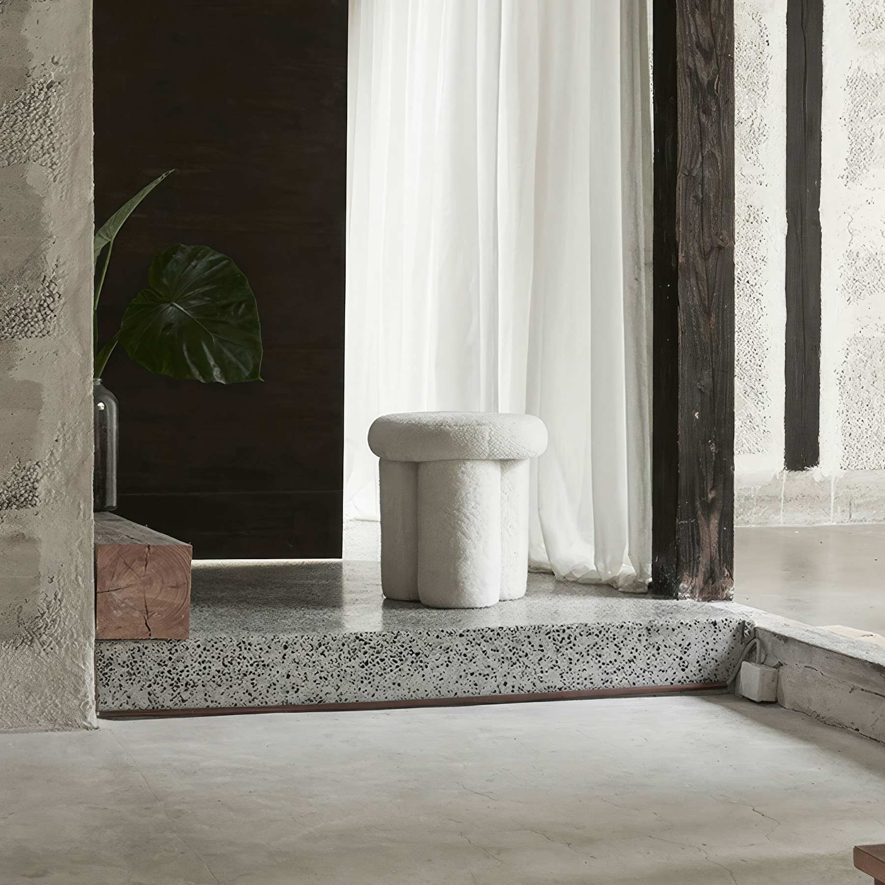 Big Foot Stool - Sheep Skin Off-White