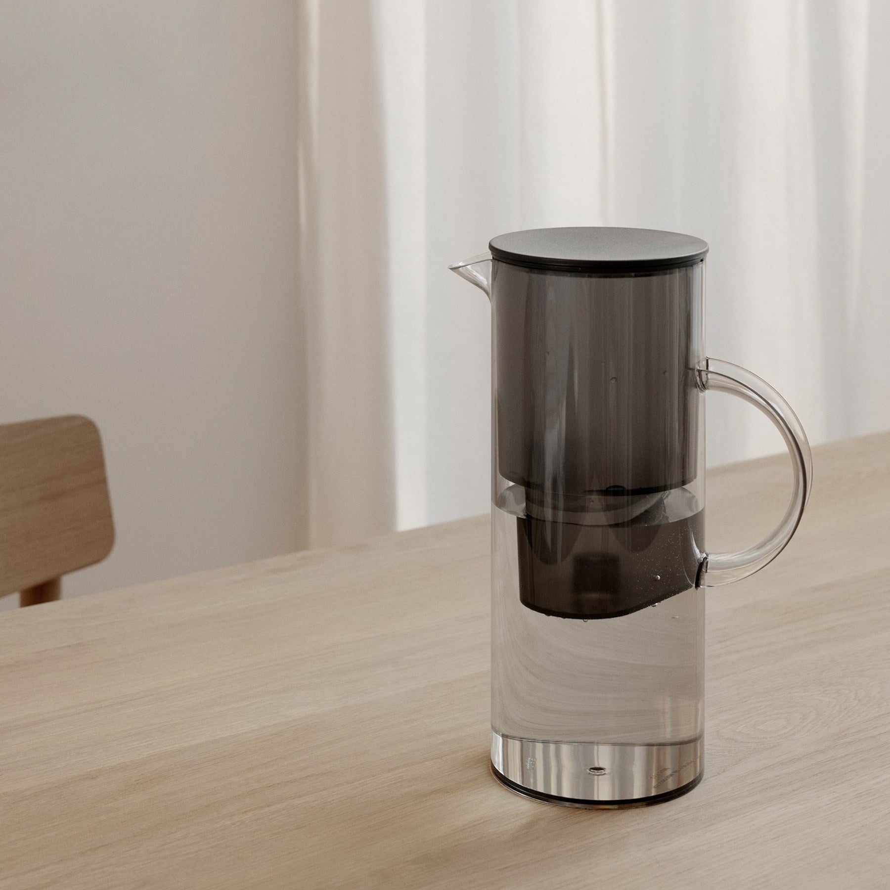 EM77 water filter jug - smoke