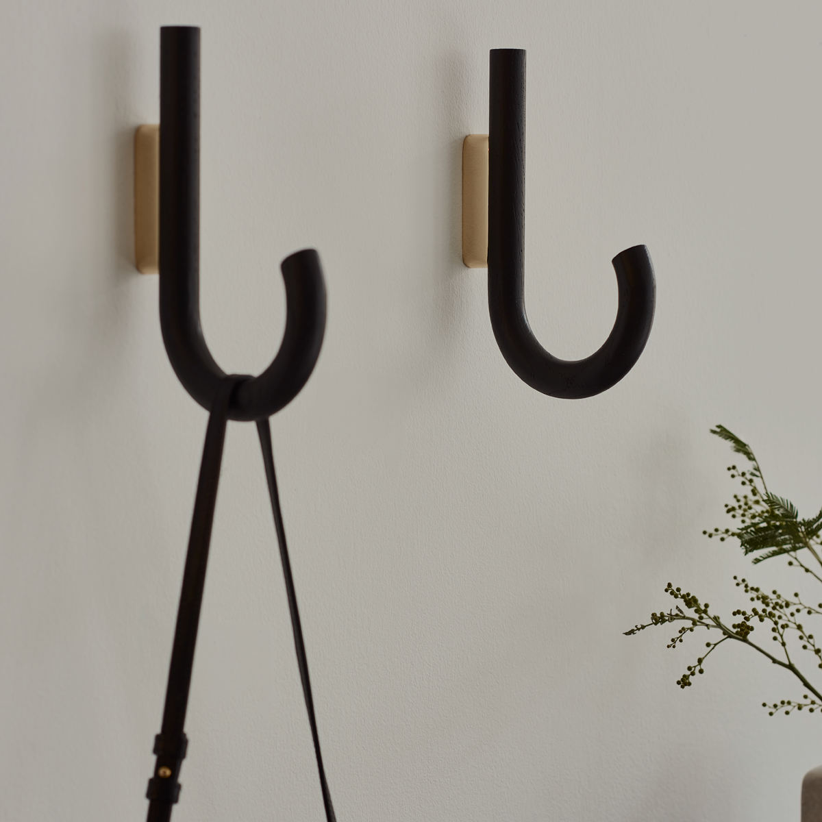 HOOK Big, black oak-brass