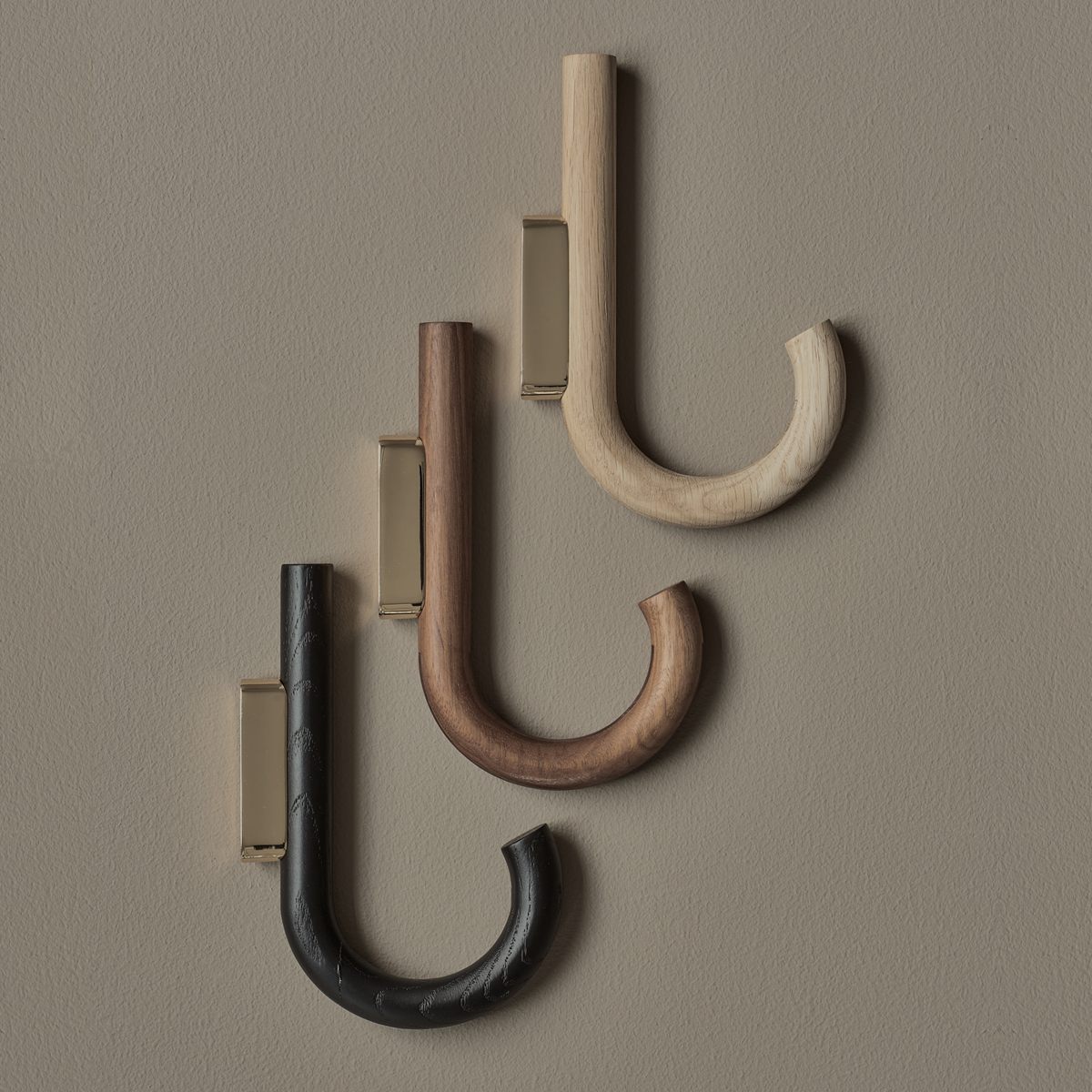 HOOK Big, black oak-brass