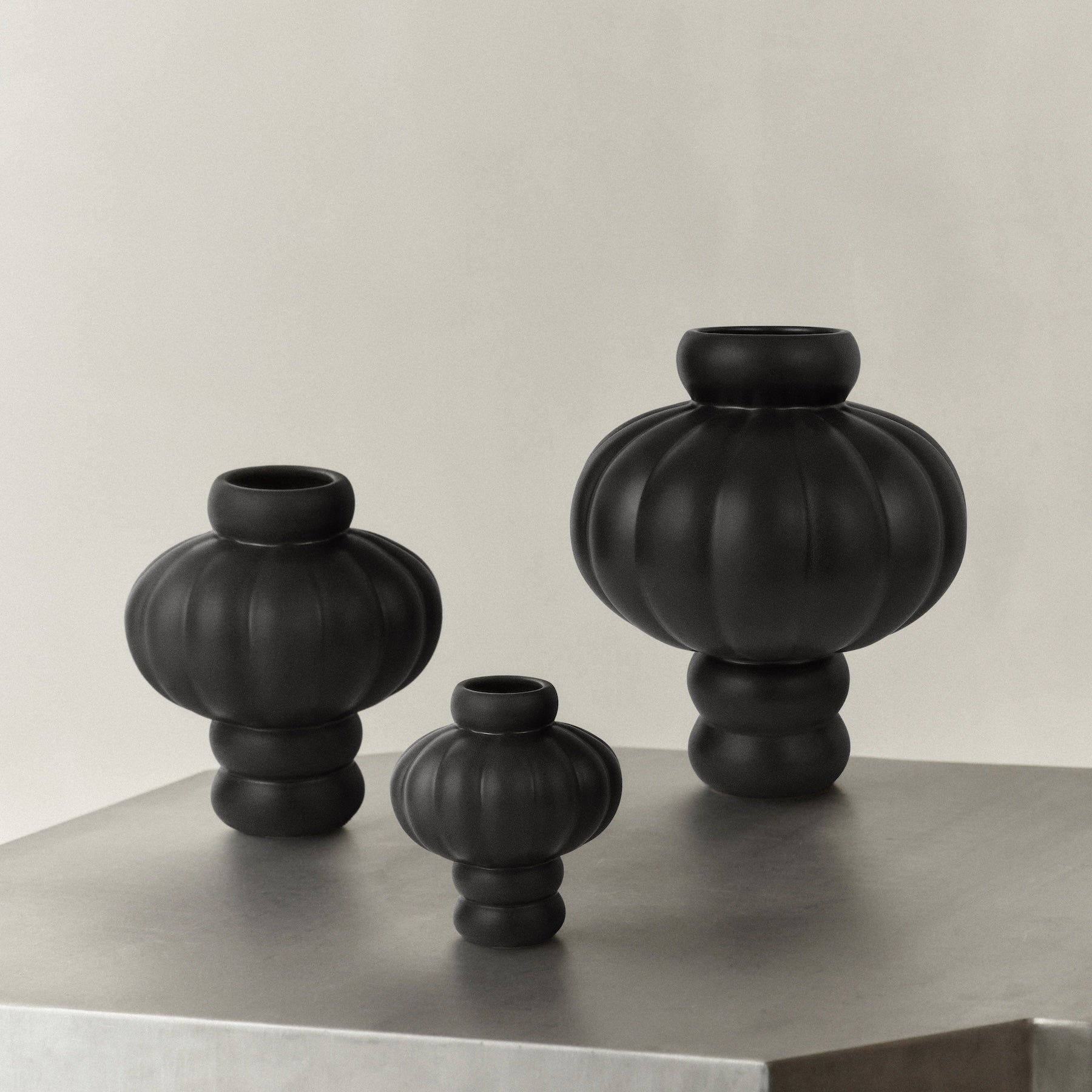 Balloon Vase 03 Ink Black