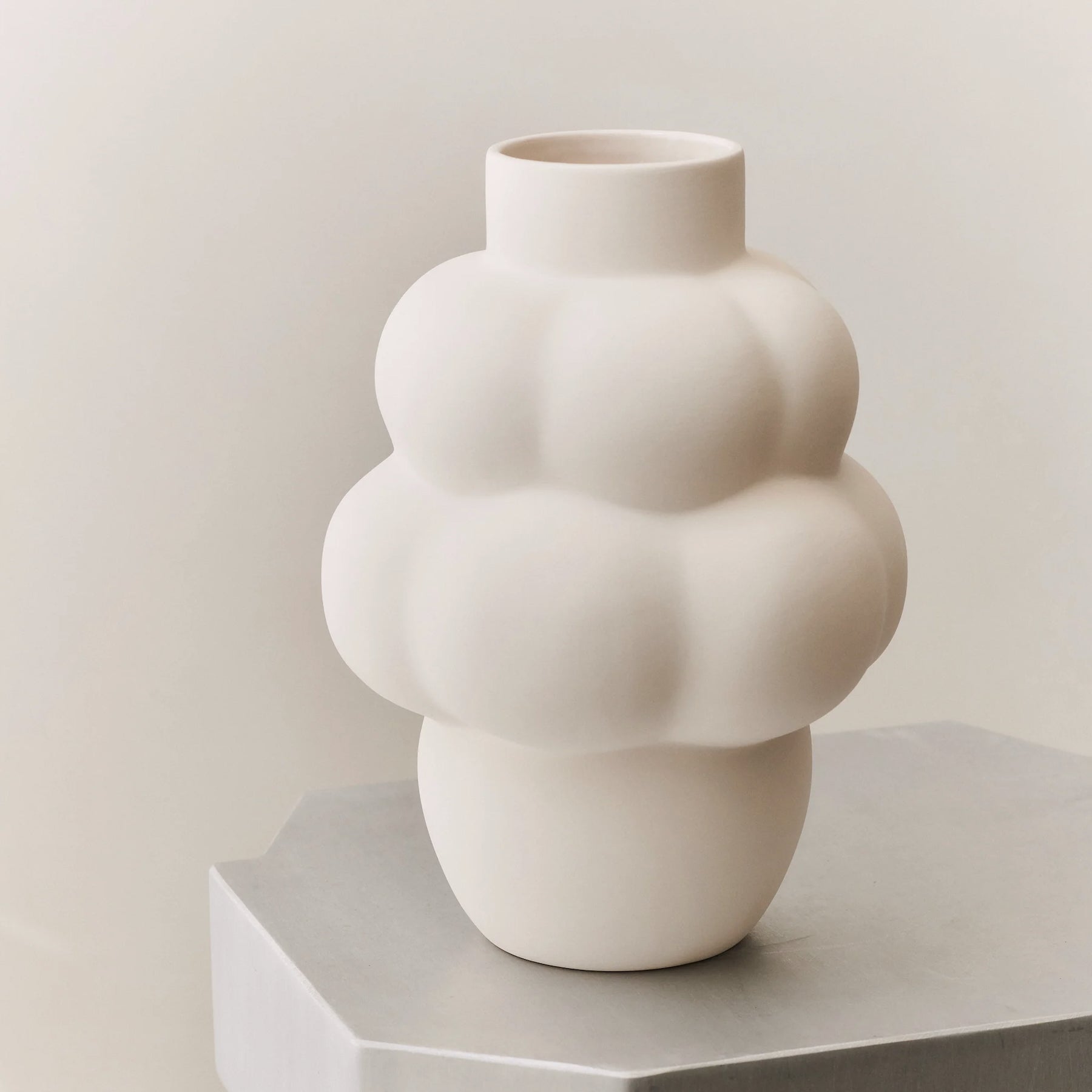 Balloon Vase 04 Raw White