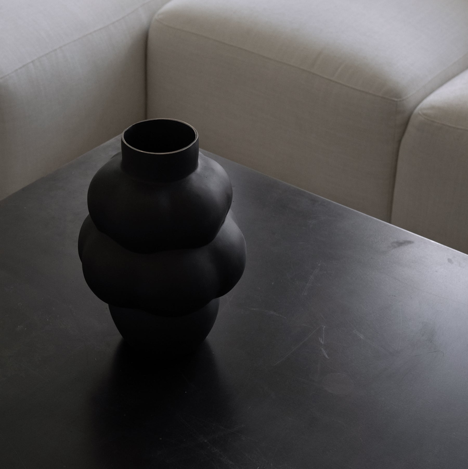 Balloon Vase 04 Ink Black