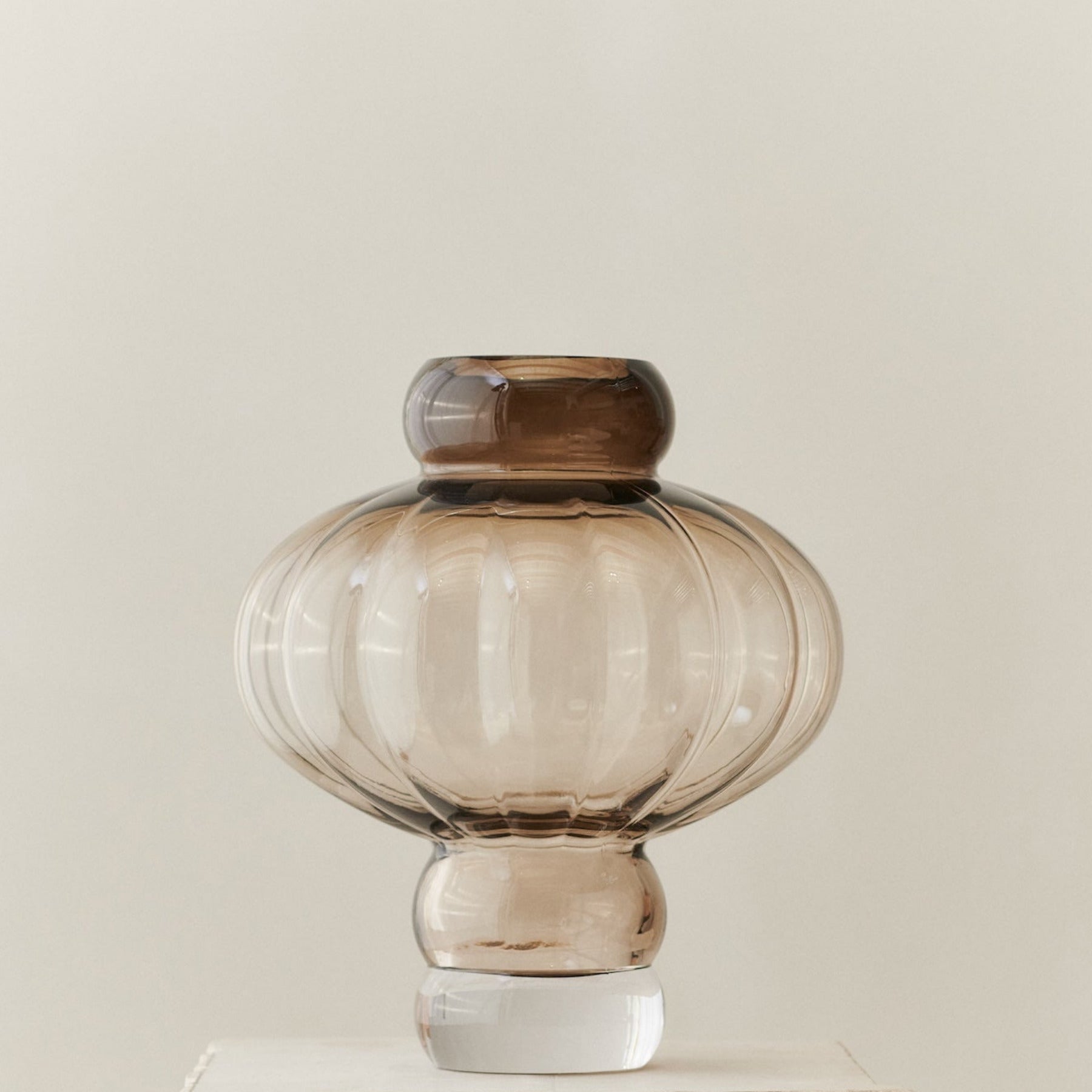 Balloon Vase 02 Smoke