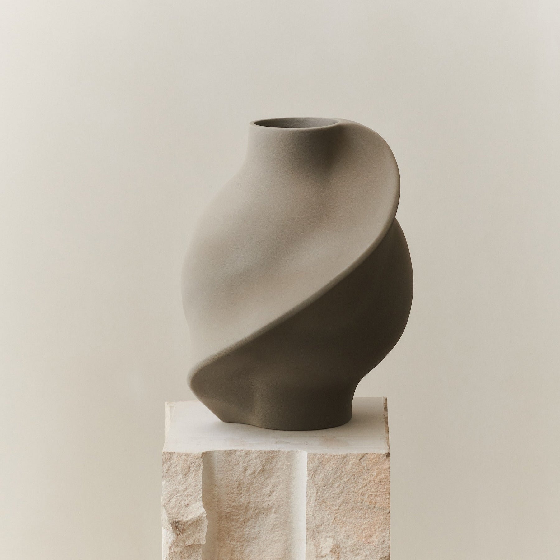 Ceramic Pirout Vase 02 Sanded Grey