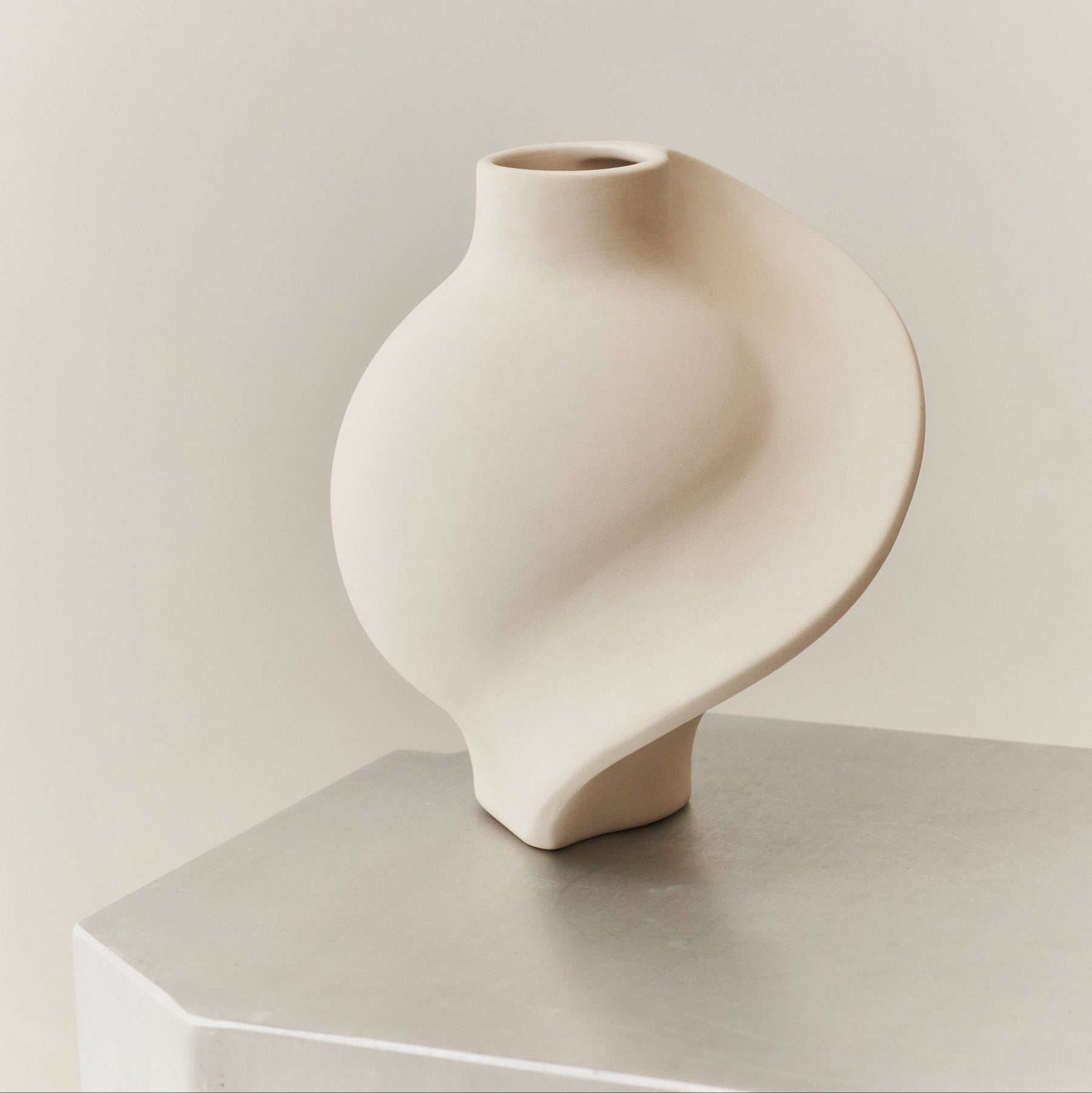 Ceramic Pirout Vase 01 Raw White
