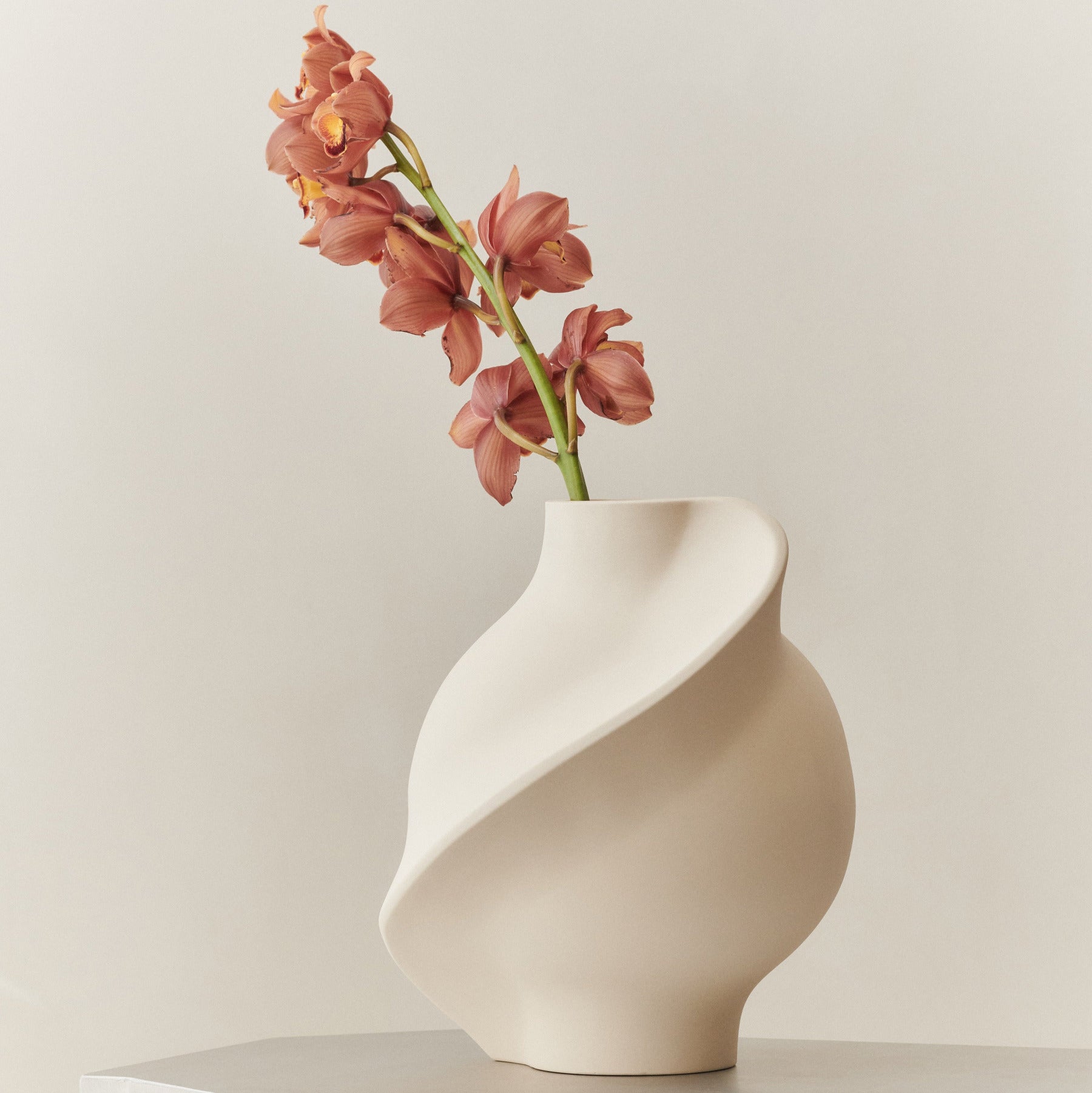 Ceramic Pirout Vase 01 Raw White