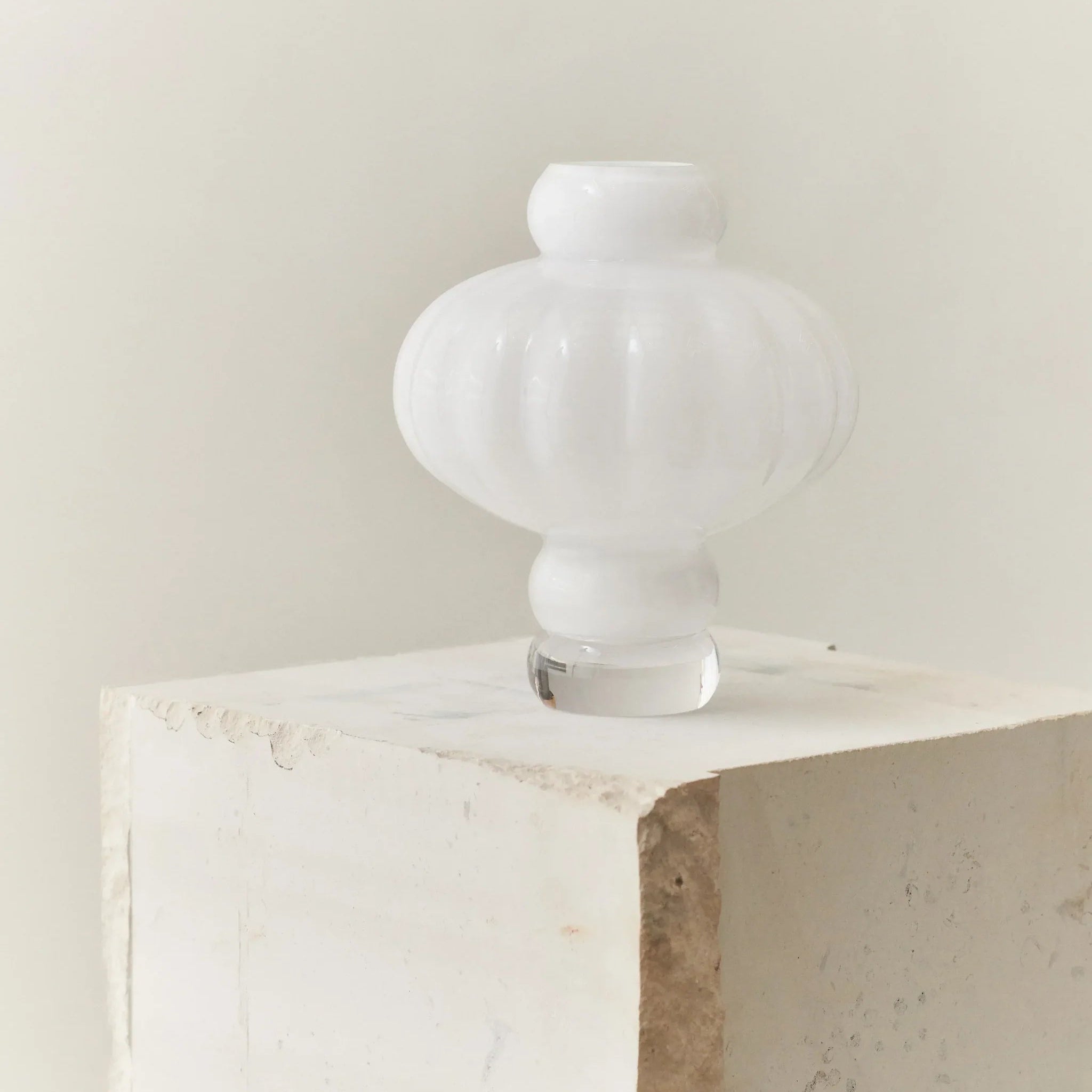 Balloon Vase 02 Opal White