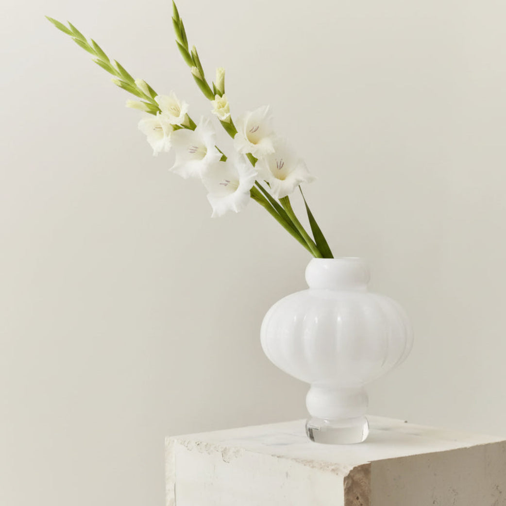 Balloon Vase 02 Opal White