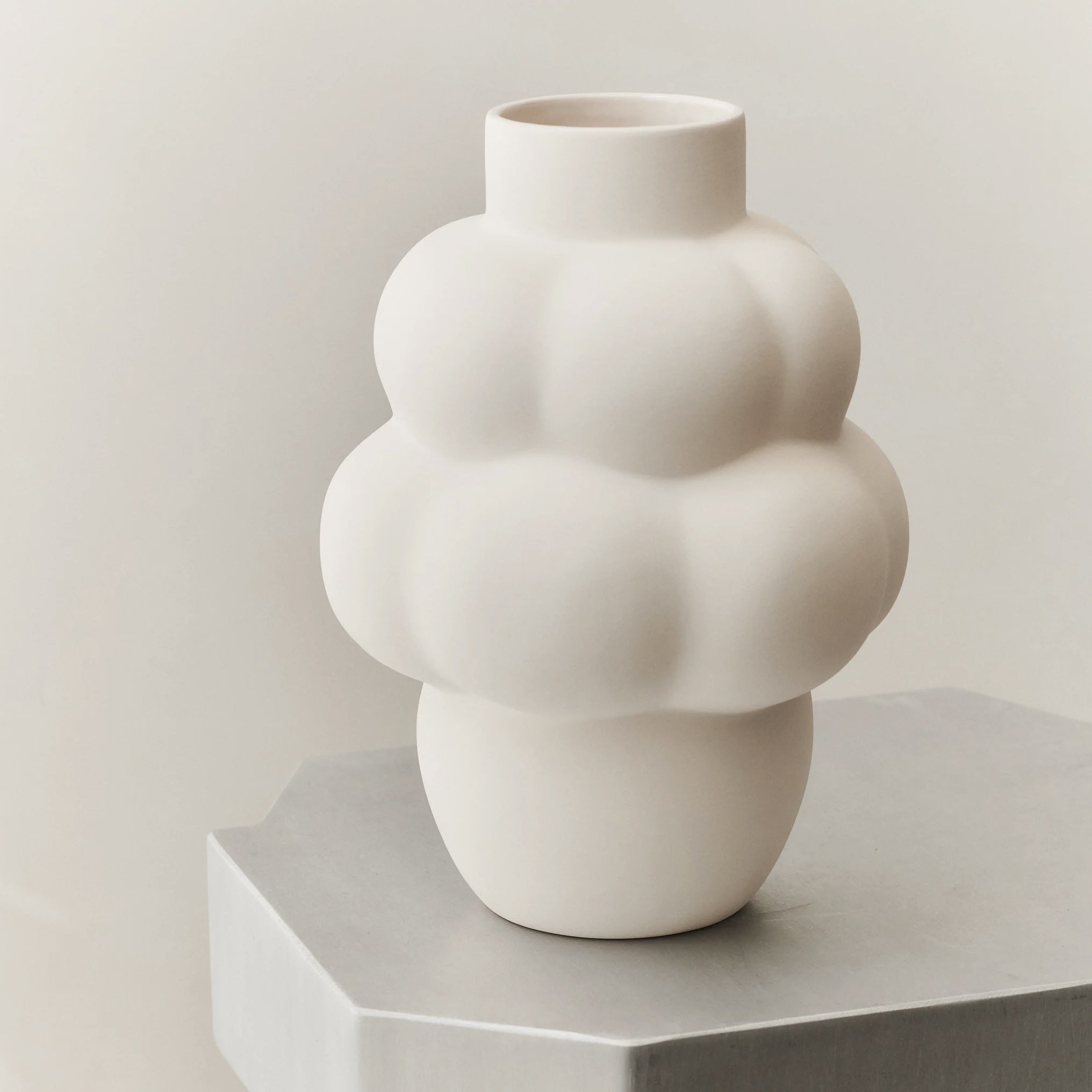 Balloon Vase 04 Grande Raw White