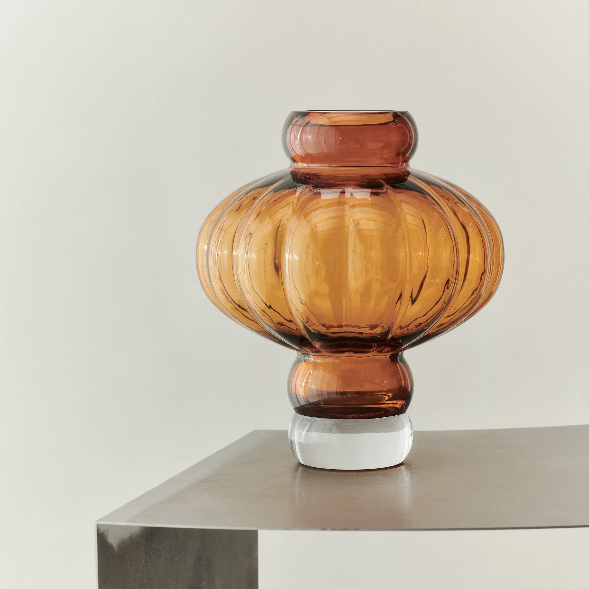 Balloon Vase 08 Amber