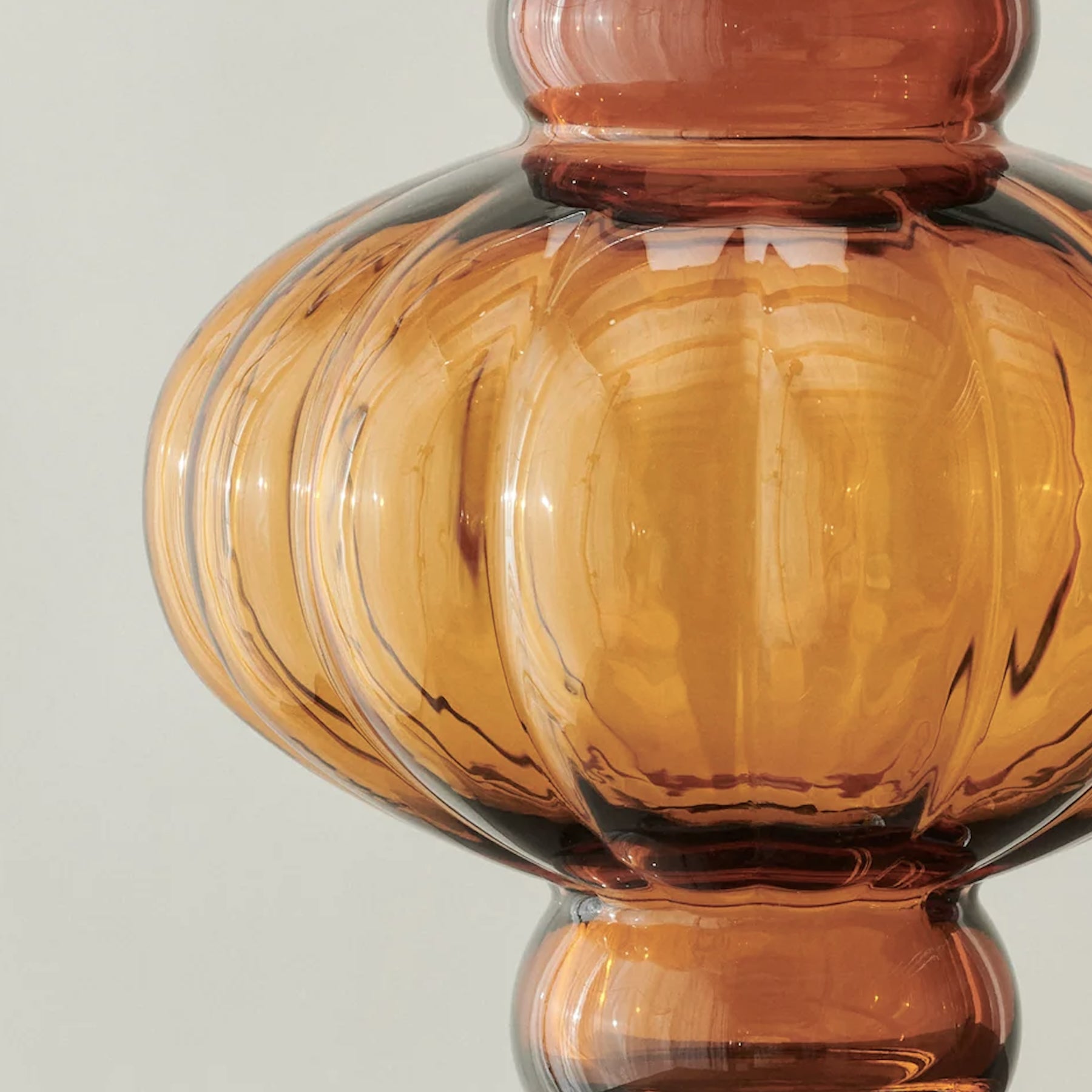 Balloon Vase 08 Amber
