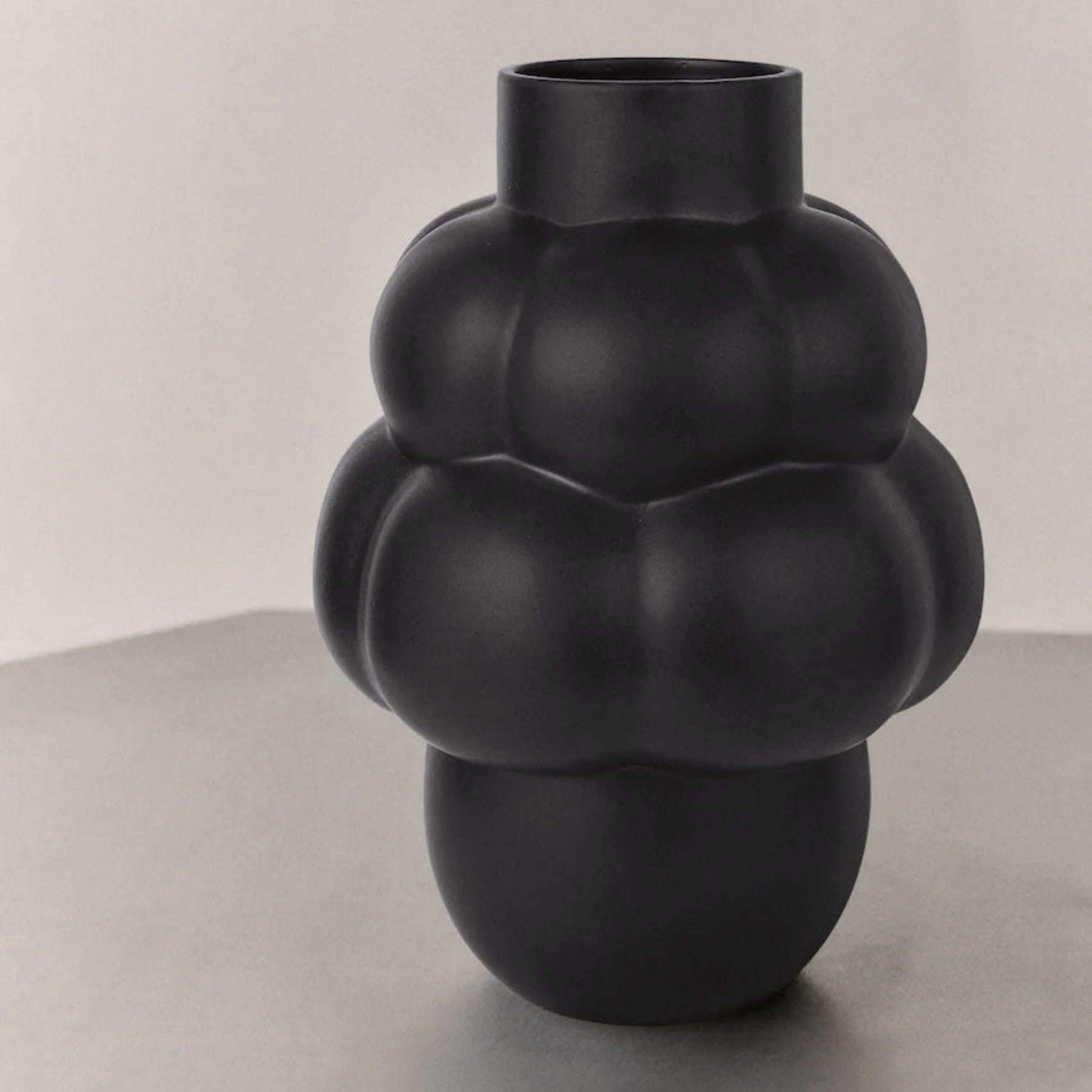 Balloon Vase 04 Grande Ink Black