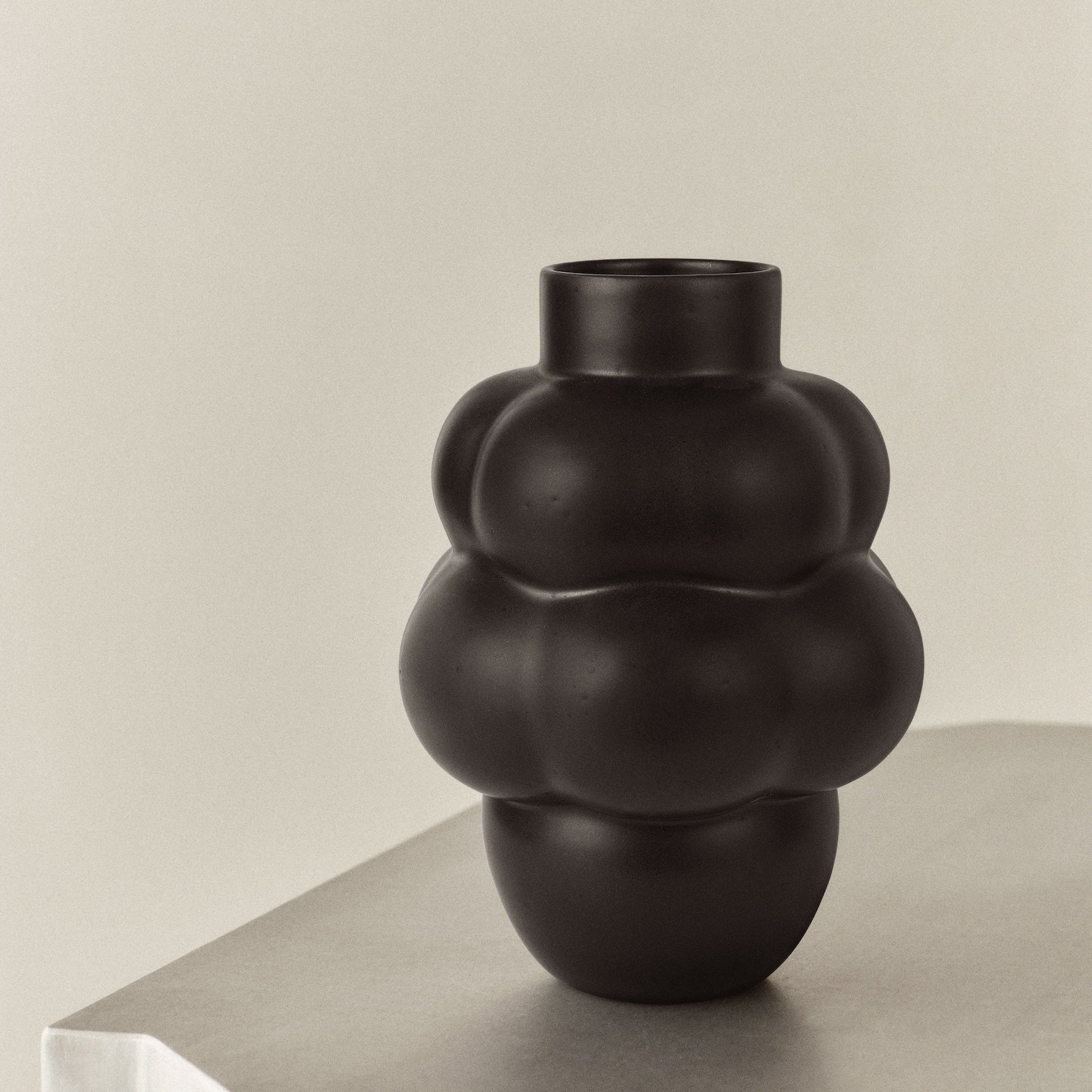 Balloon Vase 04 Ink Black