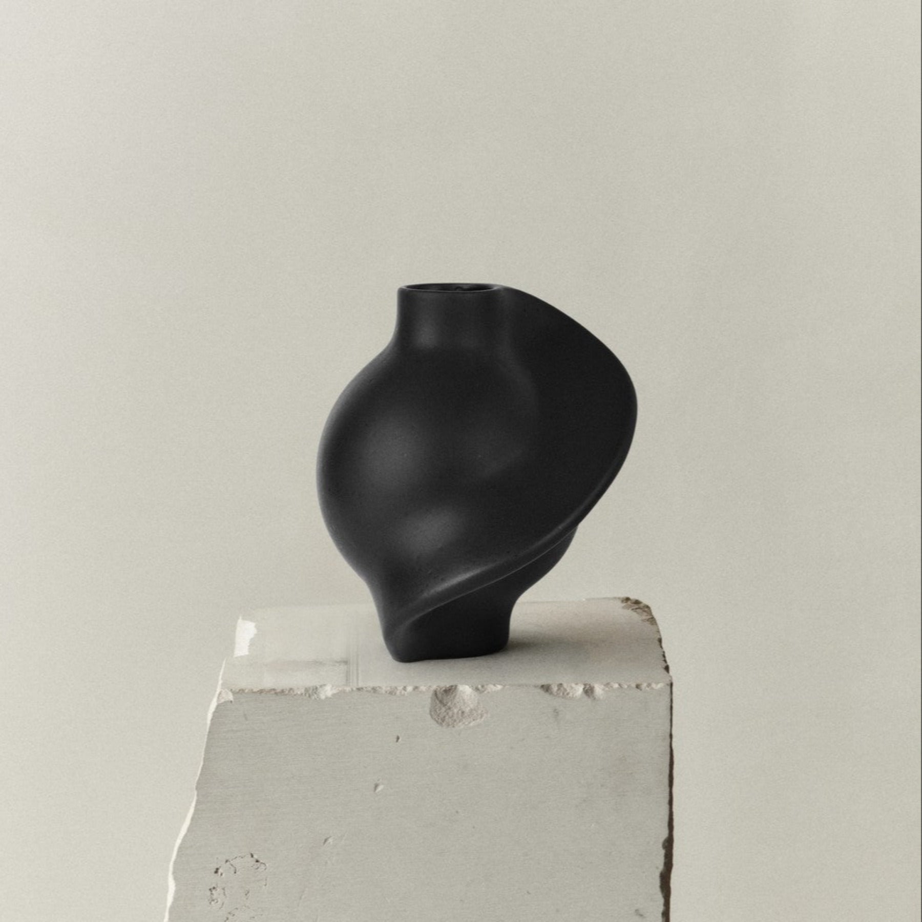 Ceramic Pirout Vase 01 Ink Black