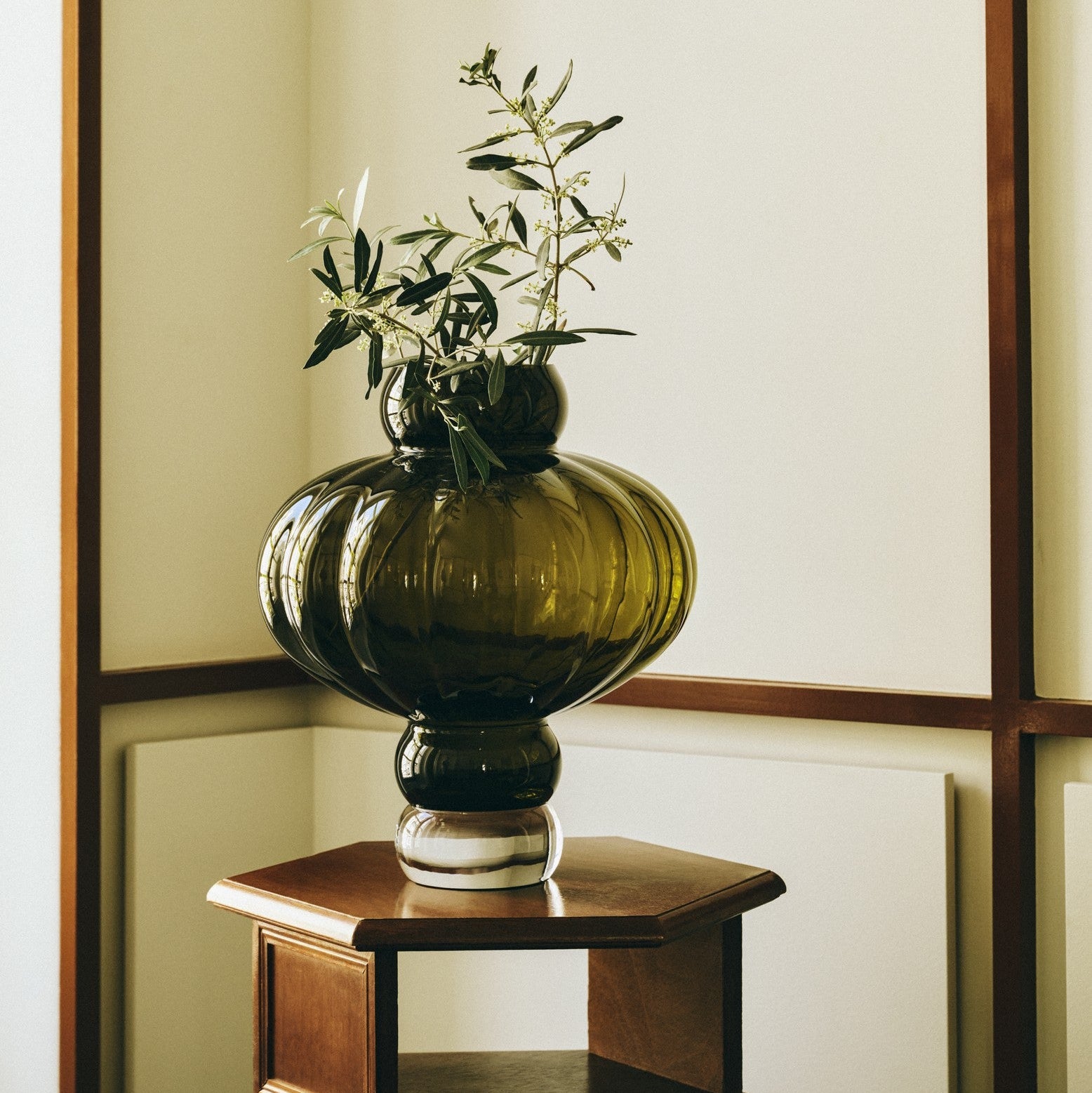 Balloon Vase 02 Olive