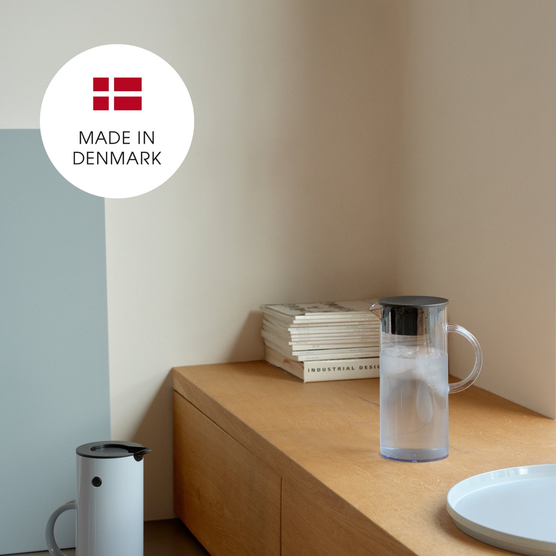 EM77 Jug with lid - Cloud