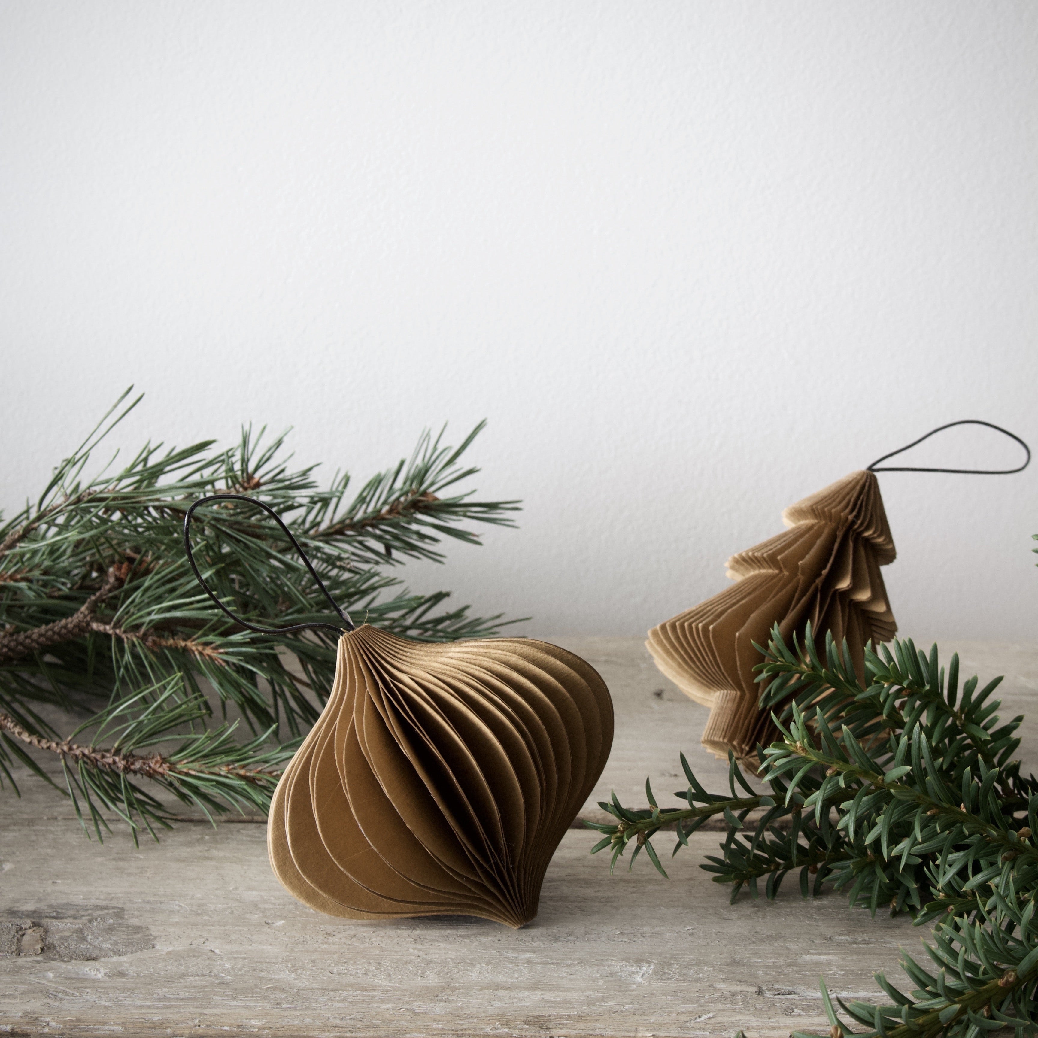 SUSTAIN folding ornament, onion caramel. (box of 6)