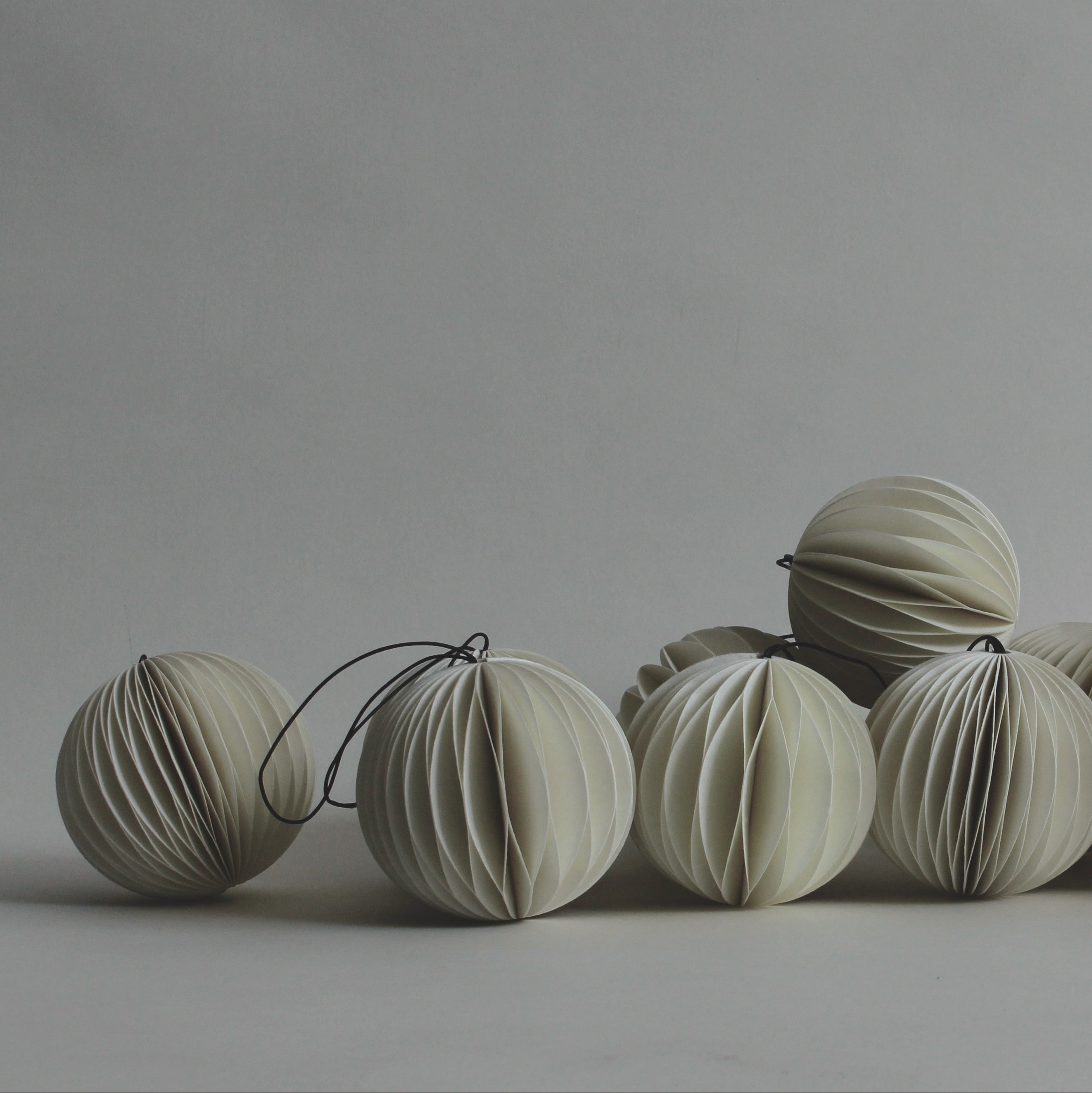 SUSTAIN folding ornament, scoop nude grey (box of 6)