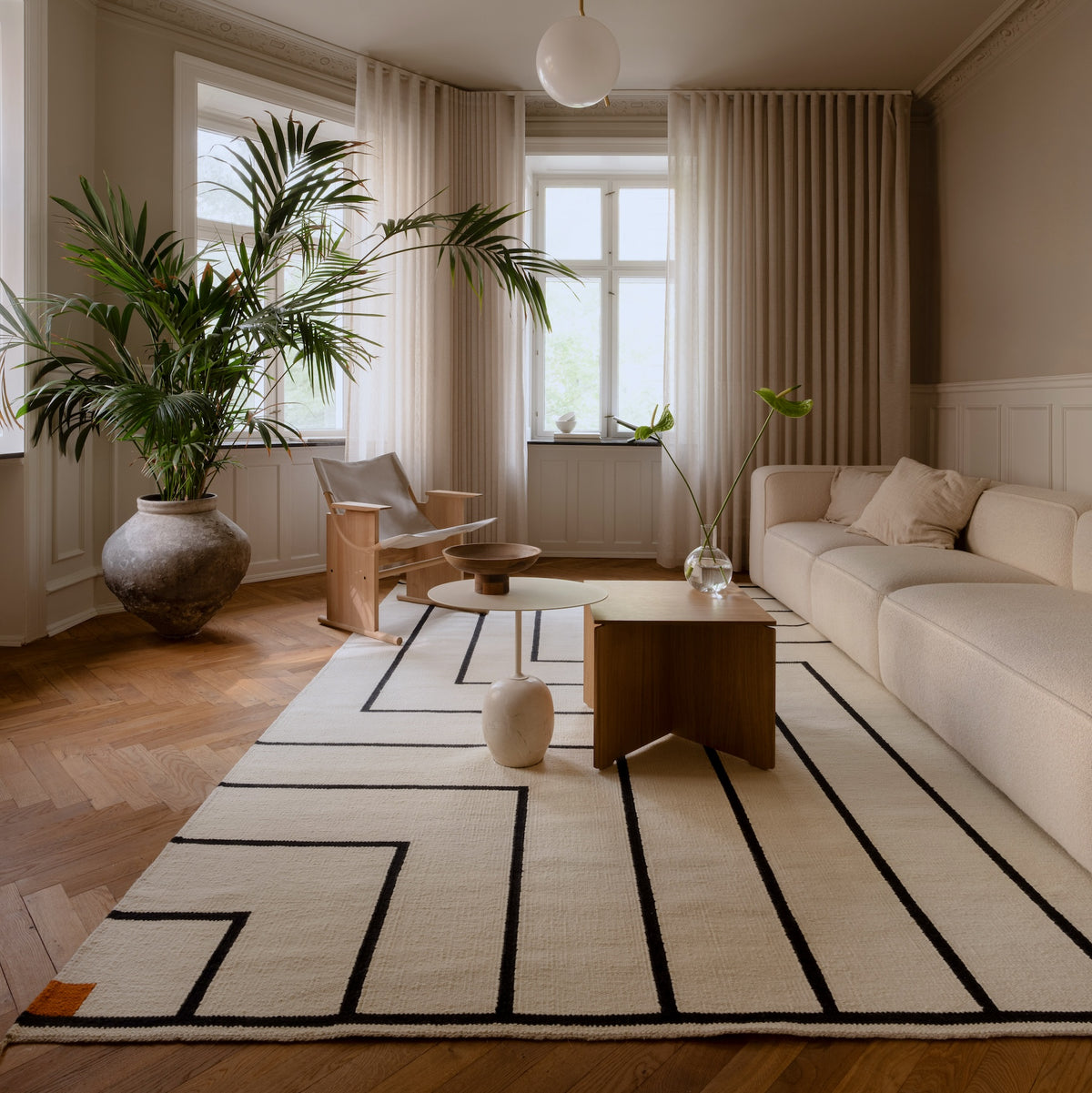 VK-1 Rug Off-White and Black - 3 Standard Sizes