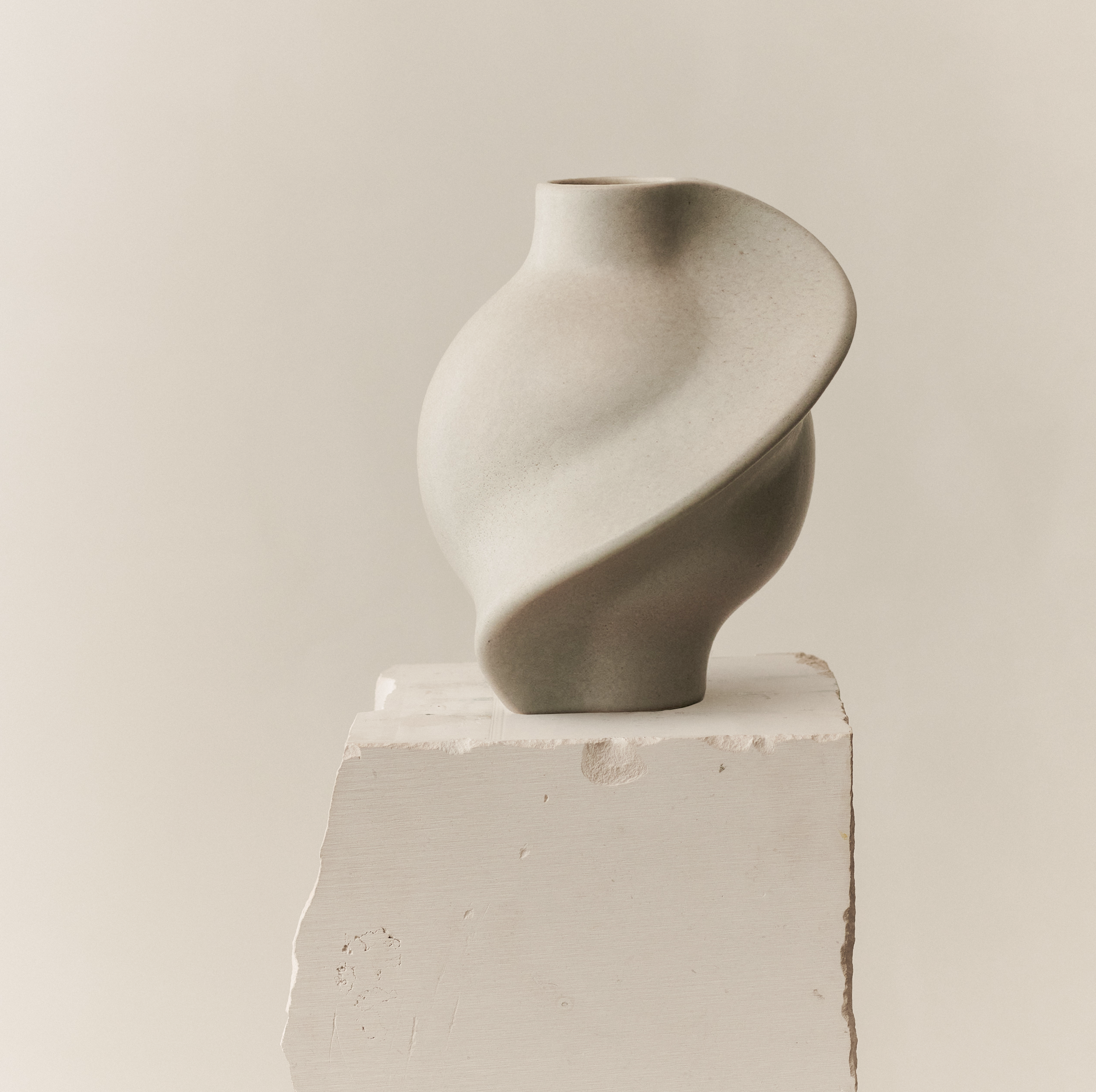 Ceramic Pirout Vase 02 Vintage Glaze