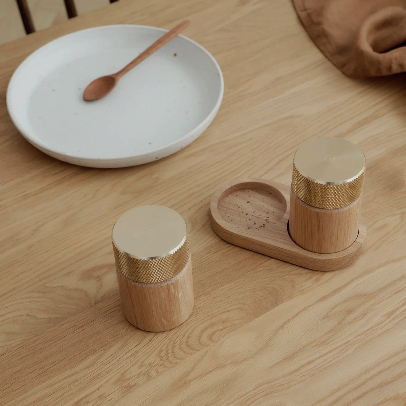 SINA salt & pepper mill set - oak/brass