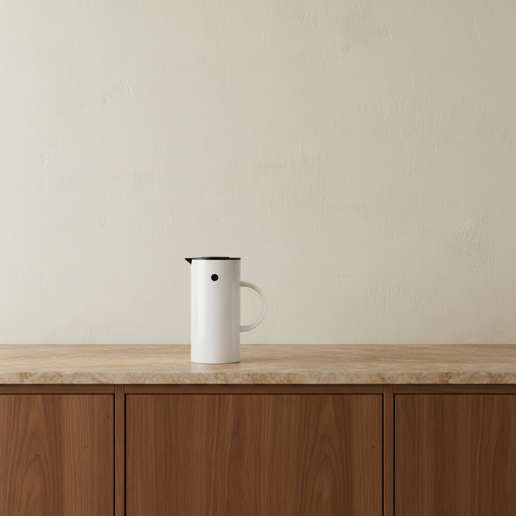 EM77 Vacuum Jug Kitchen Scene