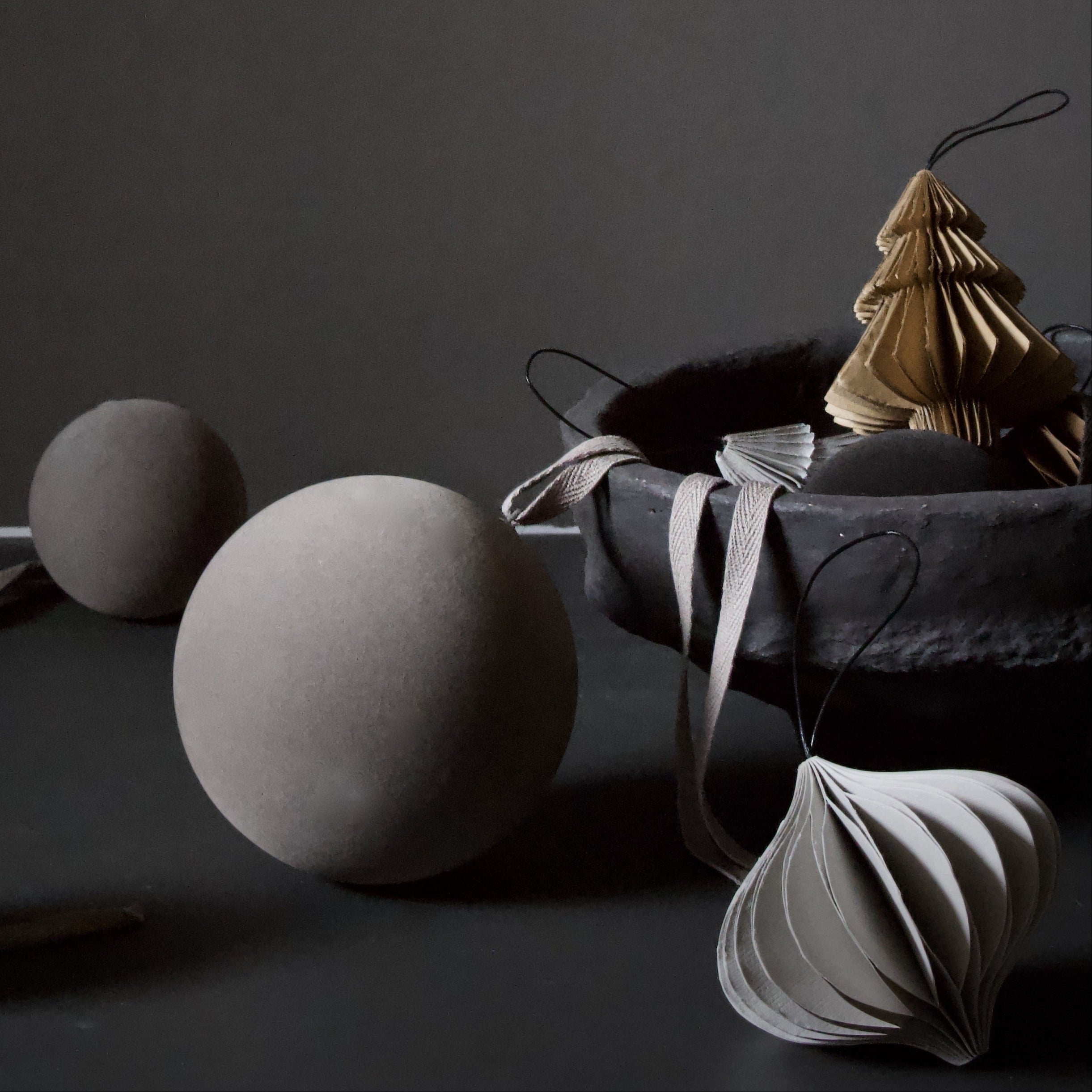 SUSTAIN folding ornament, onion soft grey (box of 6)
