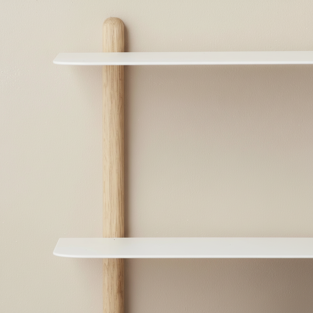 Minimalist shelf without accessories
