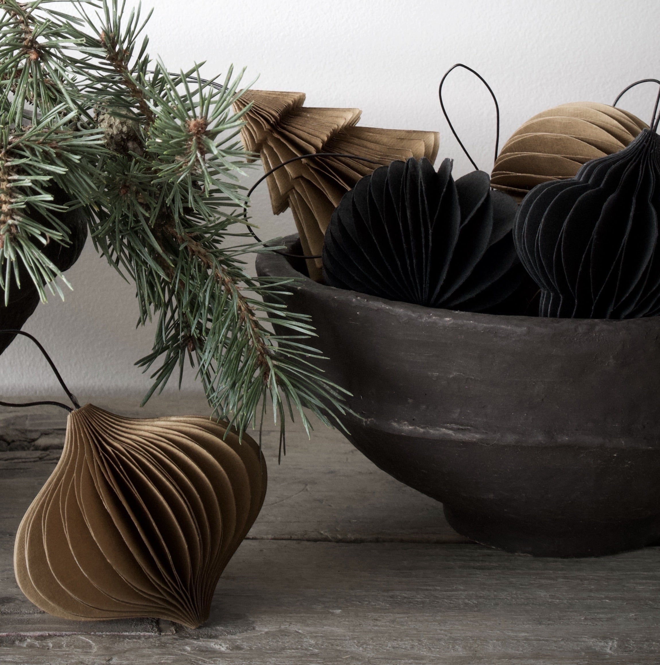 SUSTAIN folding ornament, onion macchiato. (set of 6)