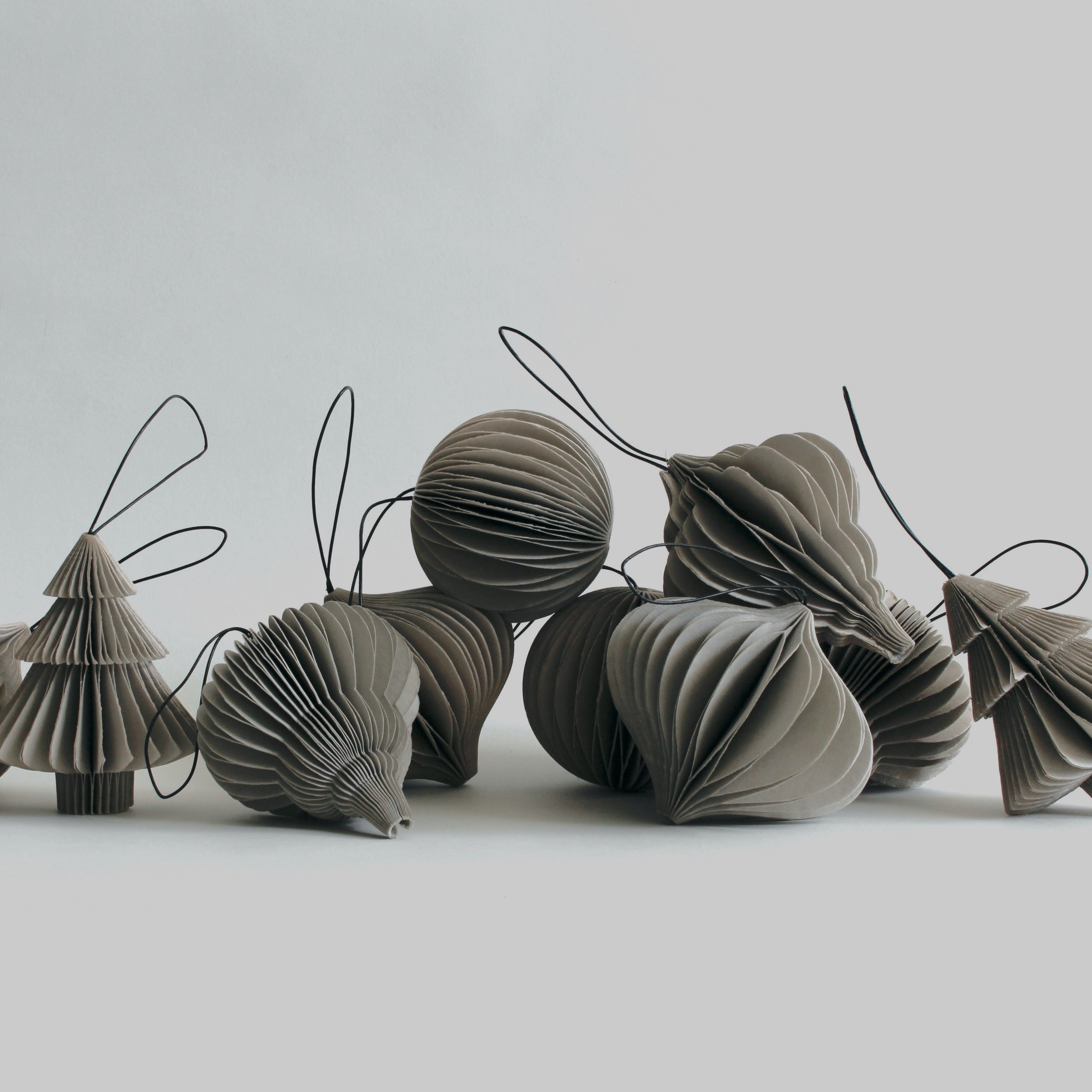 SUSTAIN folding ornament, onion nude grey (box of 6)