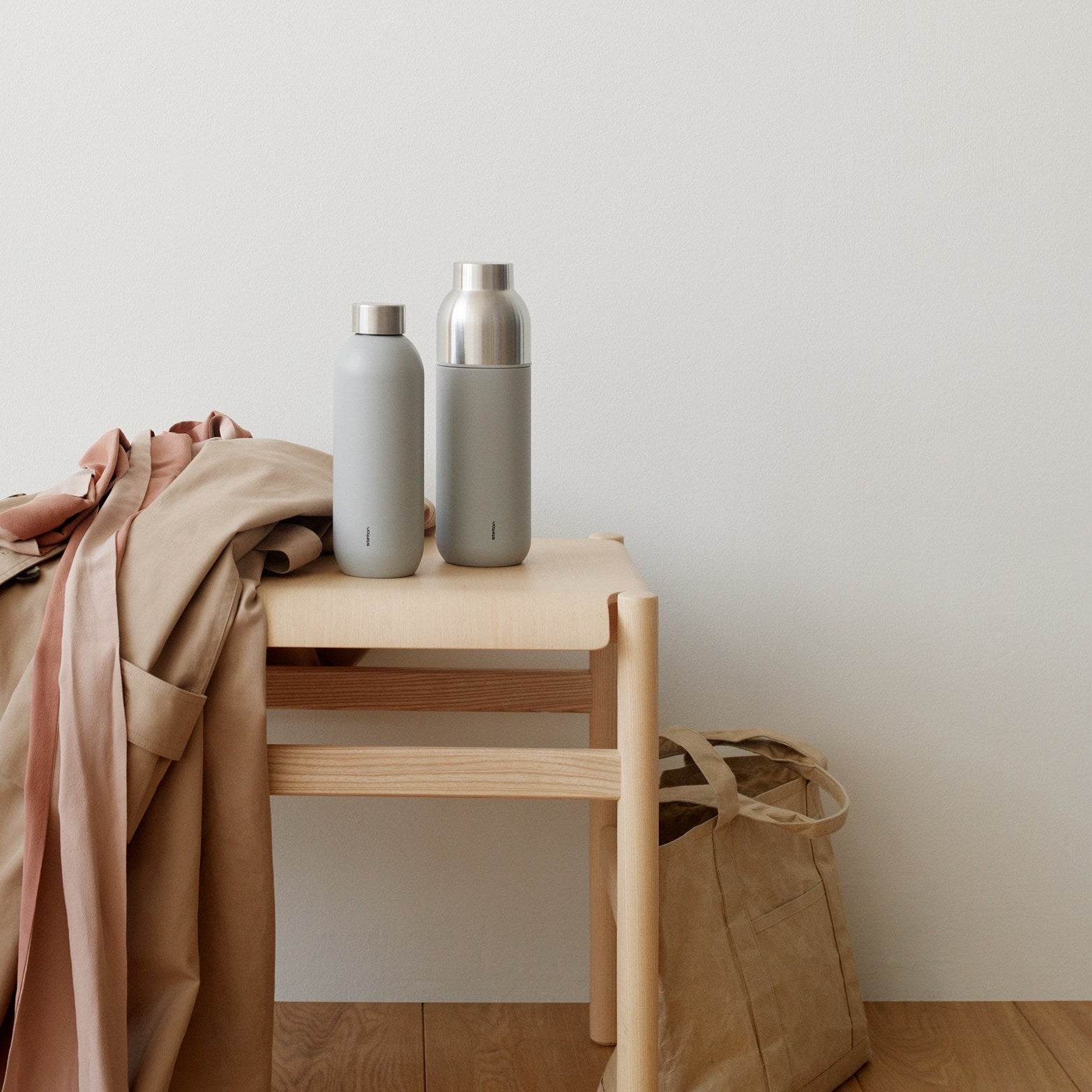 Keep Warm vacuum insulated bottle, light grey