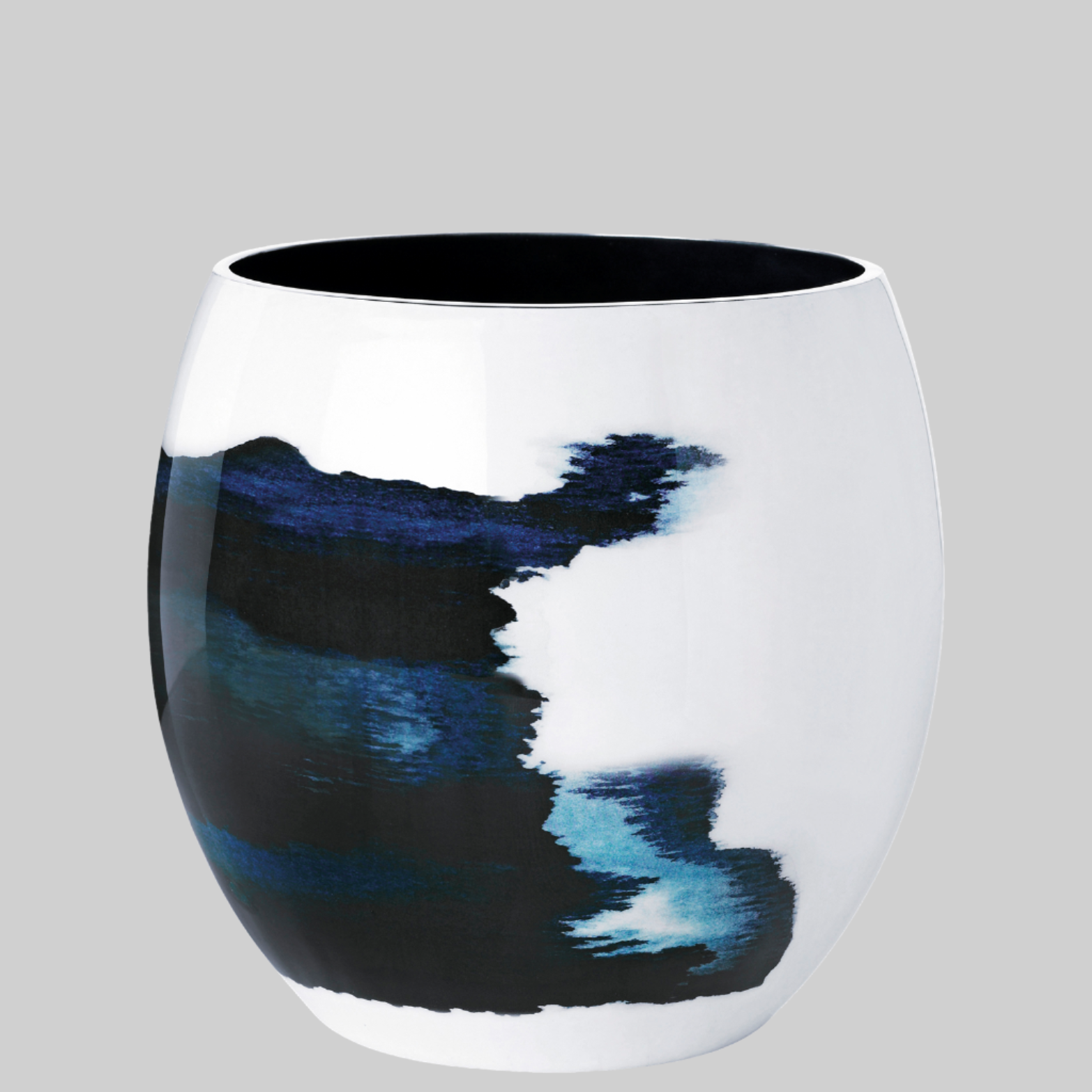 Stockholm vase H 8.35 in aquatic