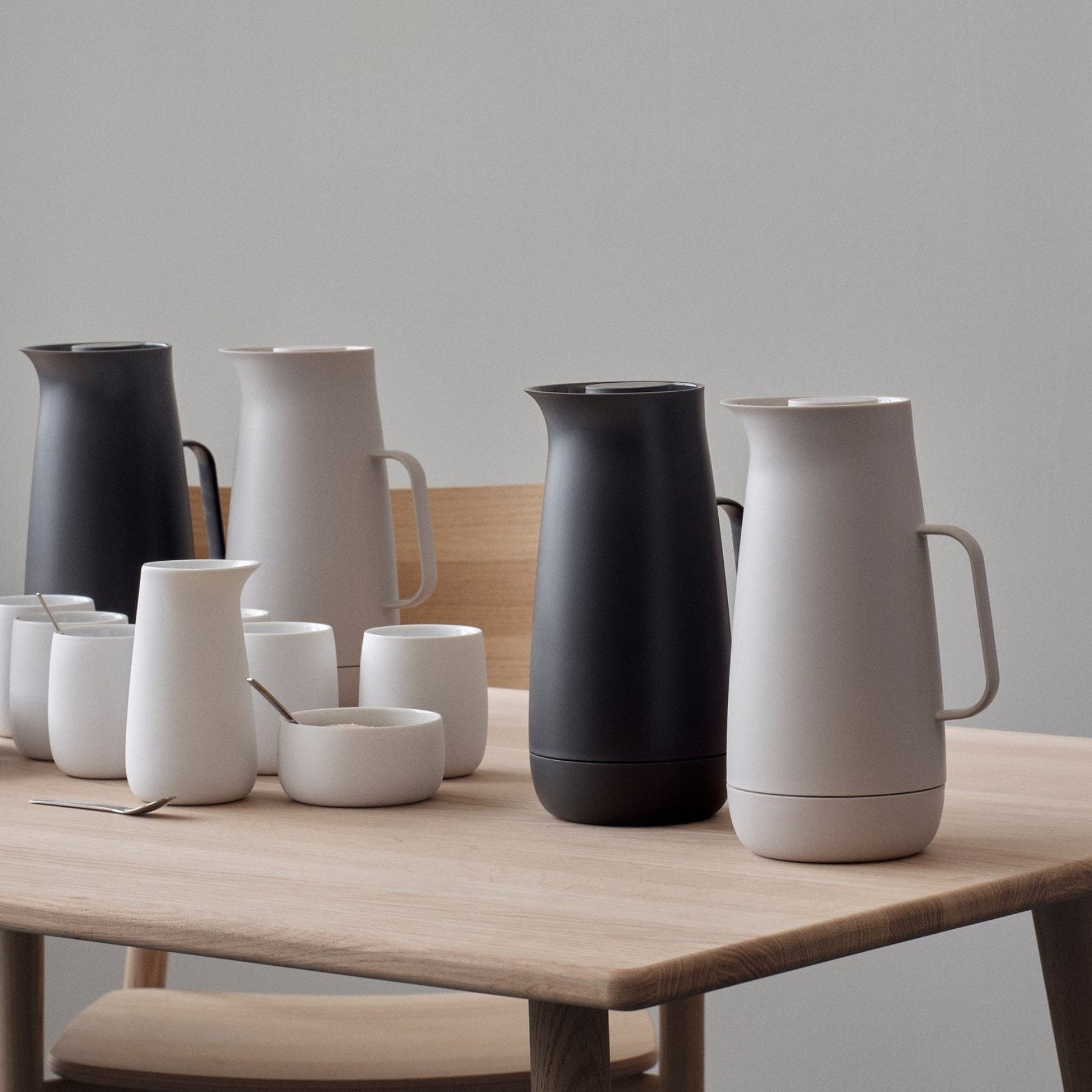 Norman Foster vacuum jug 33.8 oz light grey
