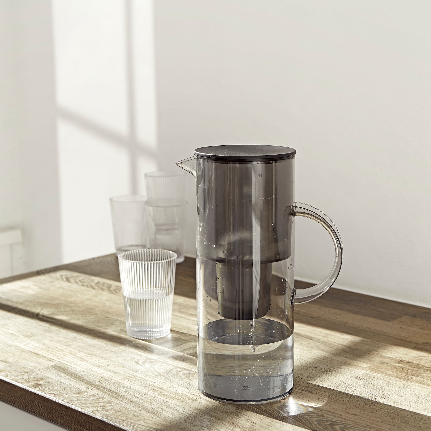 EM77 water filter jug - smoke