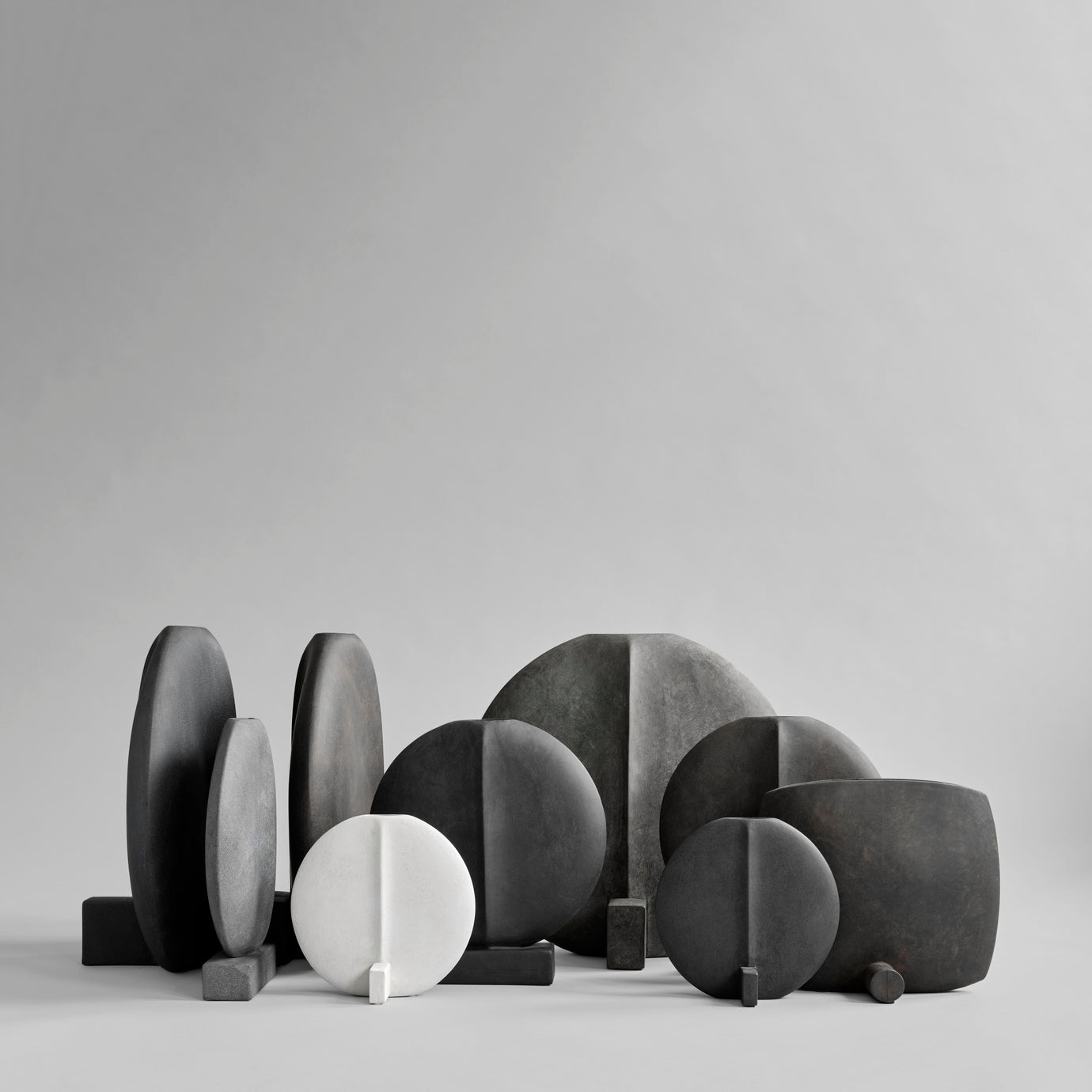 Guggenheim, Big - Dark Grey