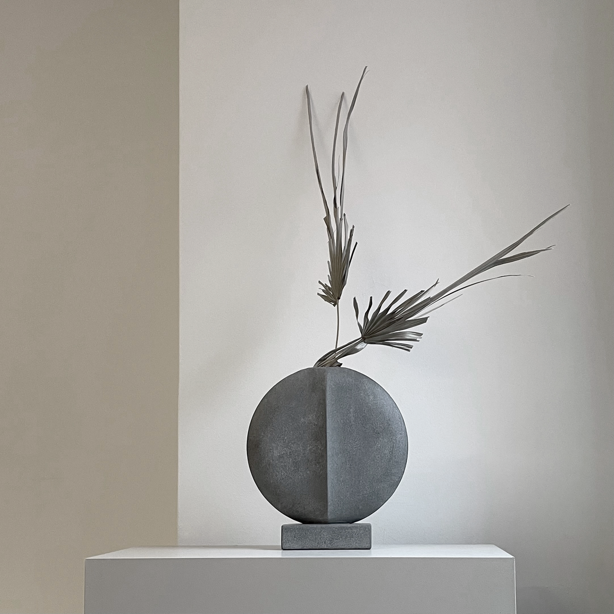 Guggenheim, Mini - Dark Grey