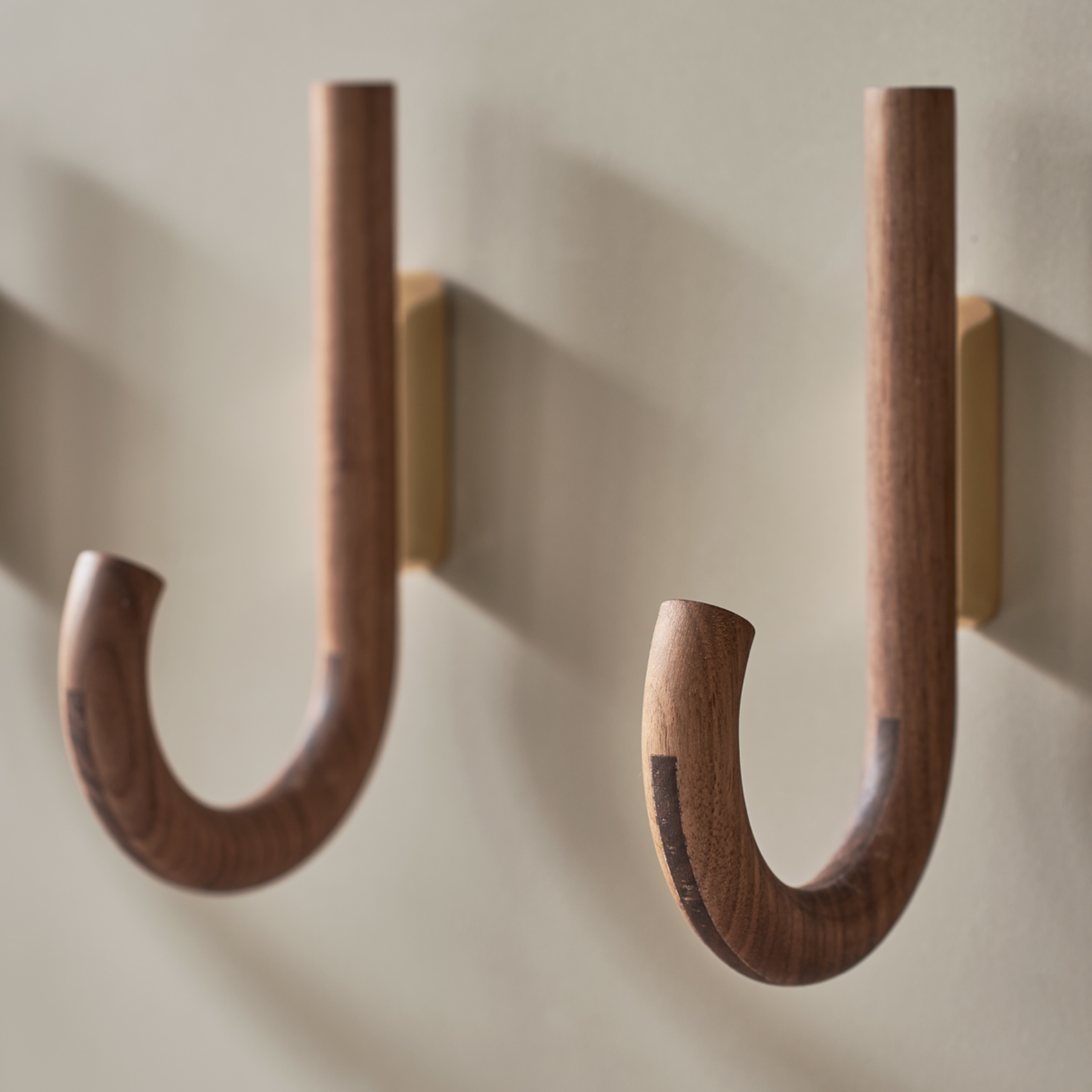 HOOK Big, walnut-brass*