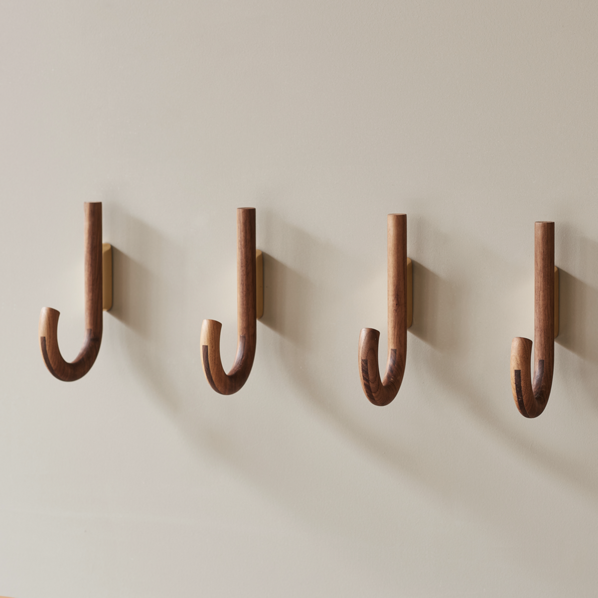 HOOK Big, walnut-brass