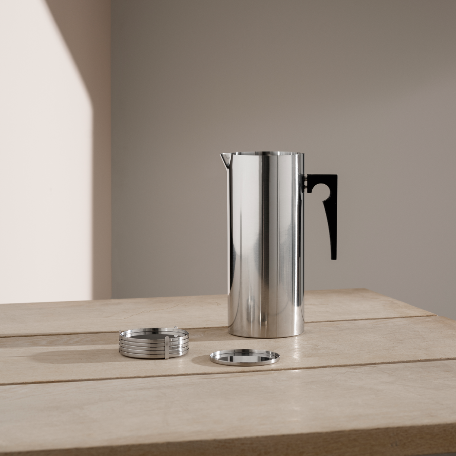 Arne Jacobsen jug with icelip